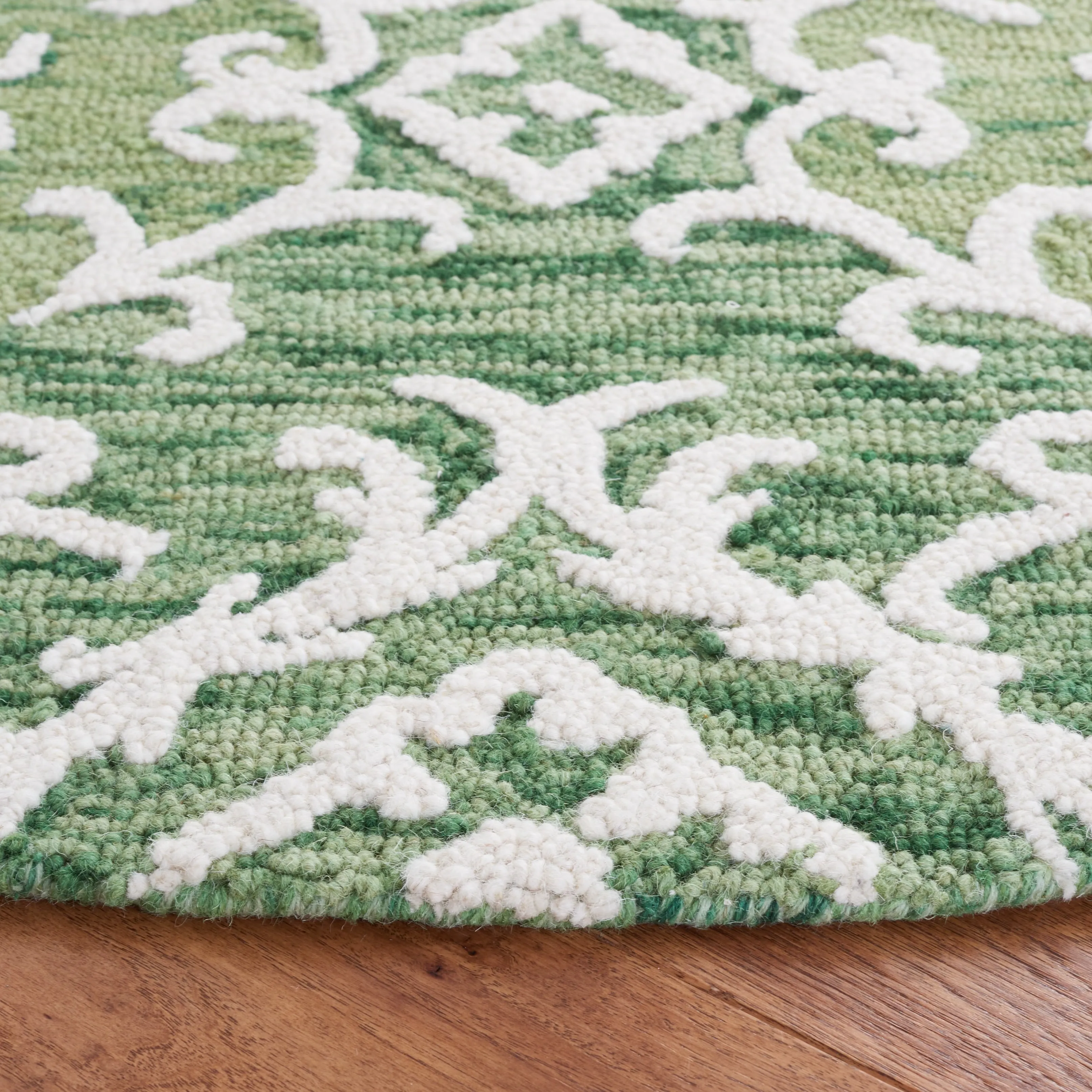 SAFAVIEH. Handmade Blossom Vesela Modern Floral Wool Rug