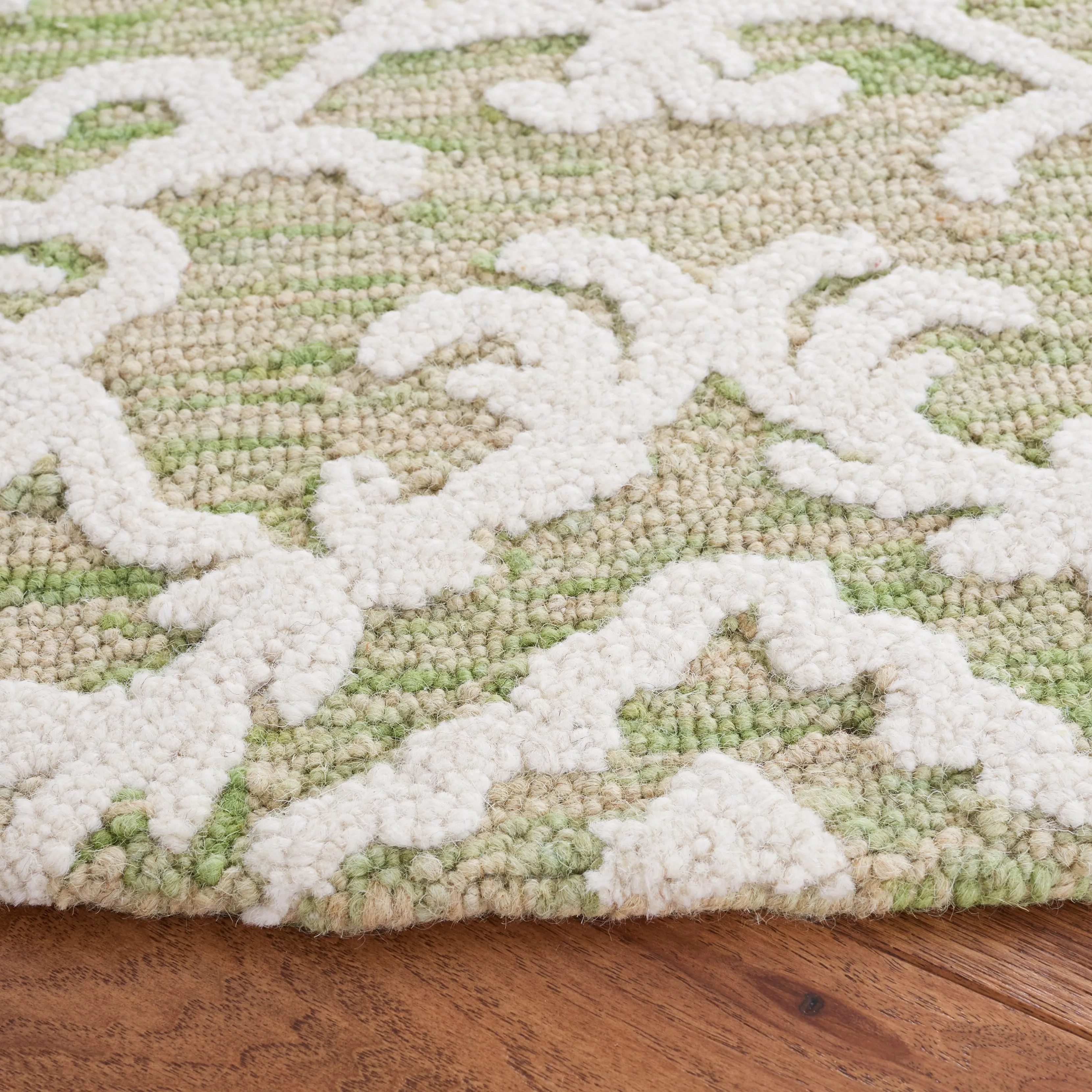 SAFAVIEH. Handmade Blossom Vesela Modern Floral Wool Rug