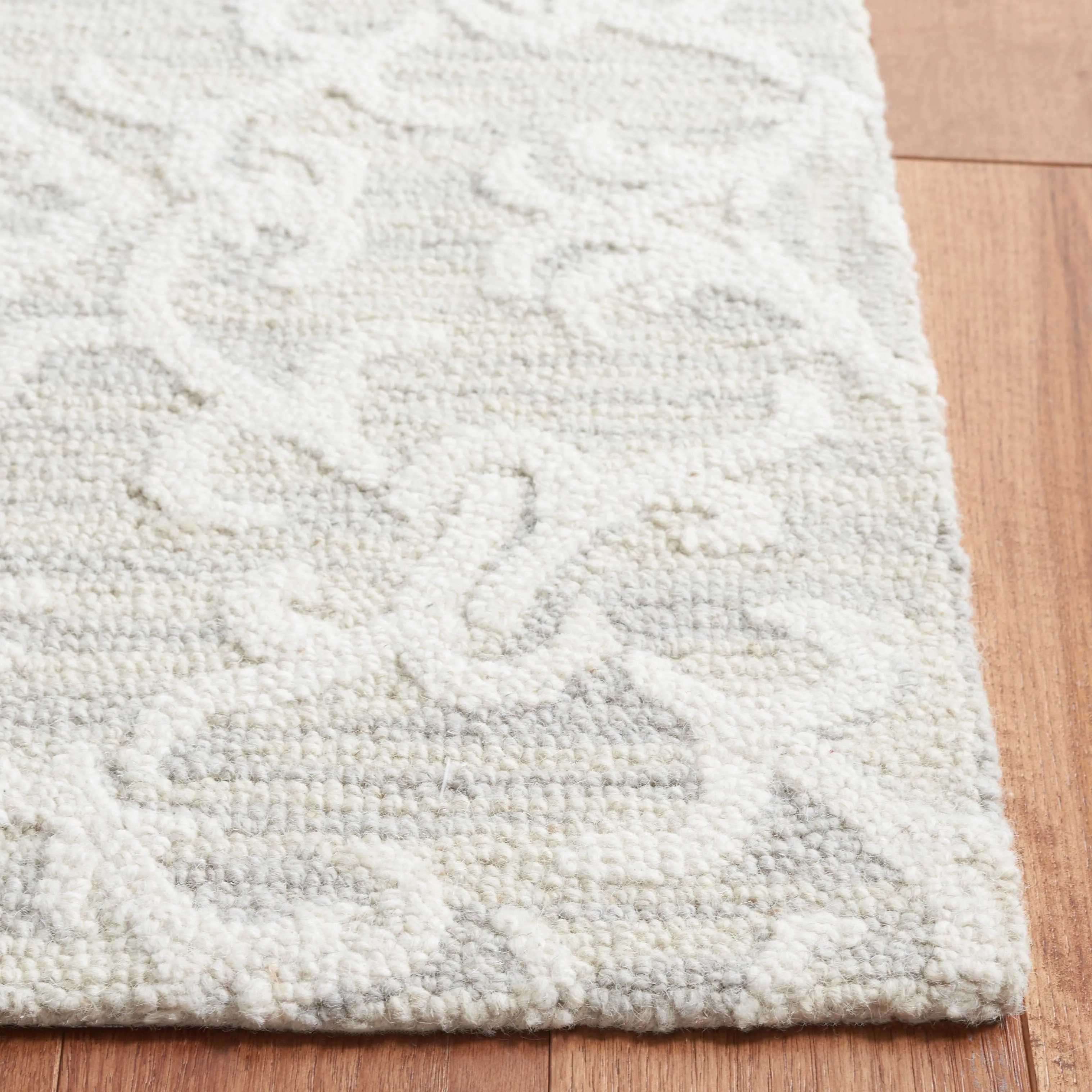 SAFAVIEH. Handmade Blossom Vesela Modern Floral Wool Rug