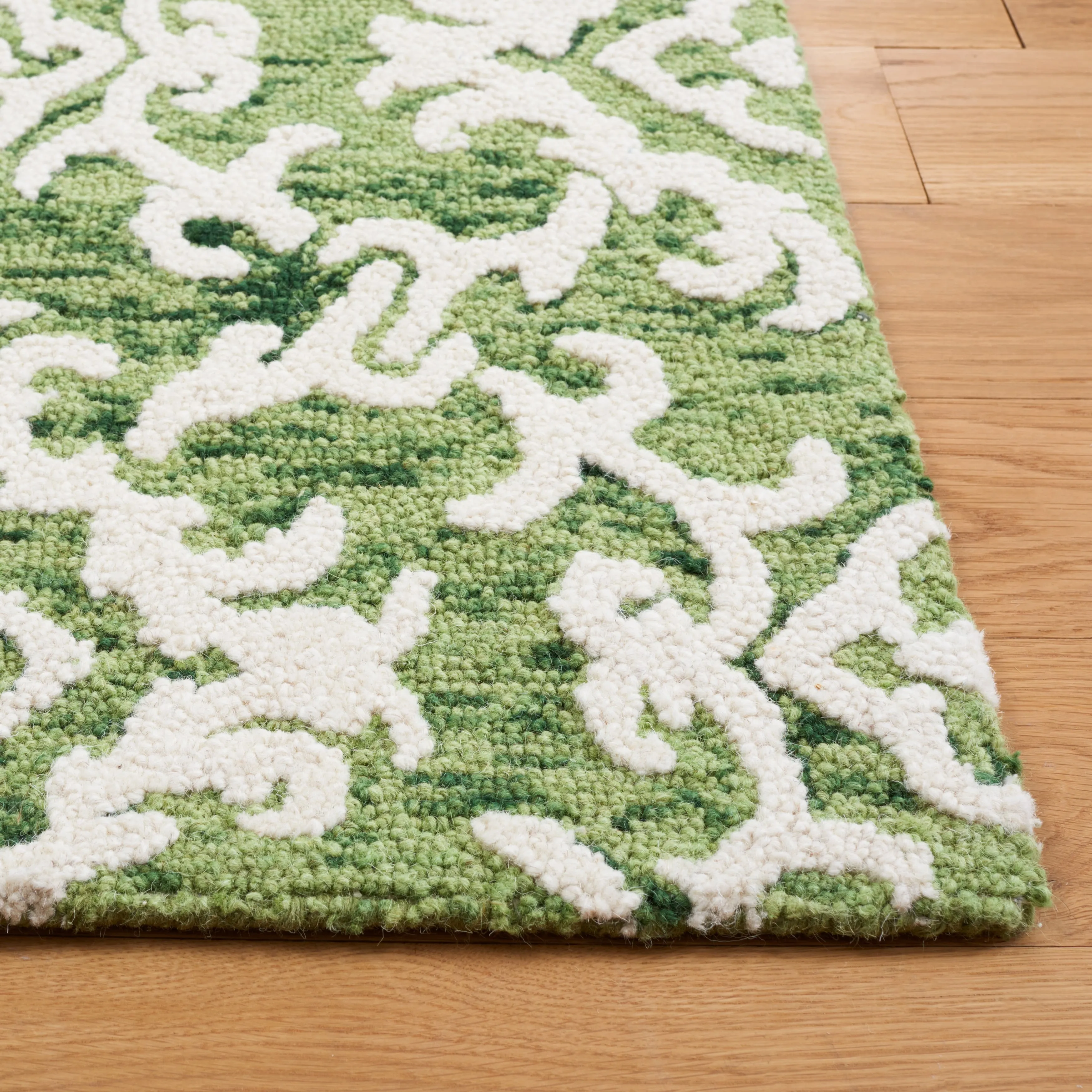 SAFAVIEH. Handmade Blossom Vesela Modern Floral Wool Rug