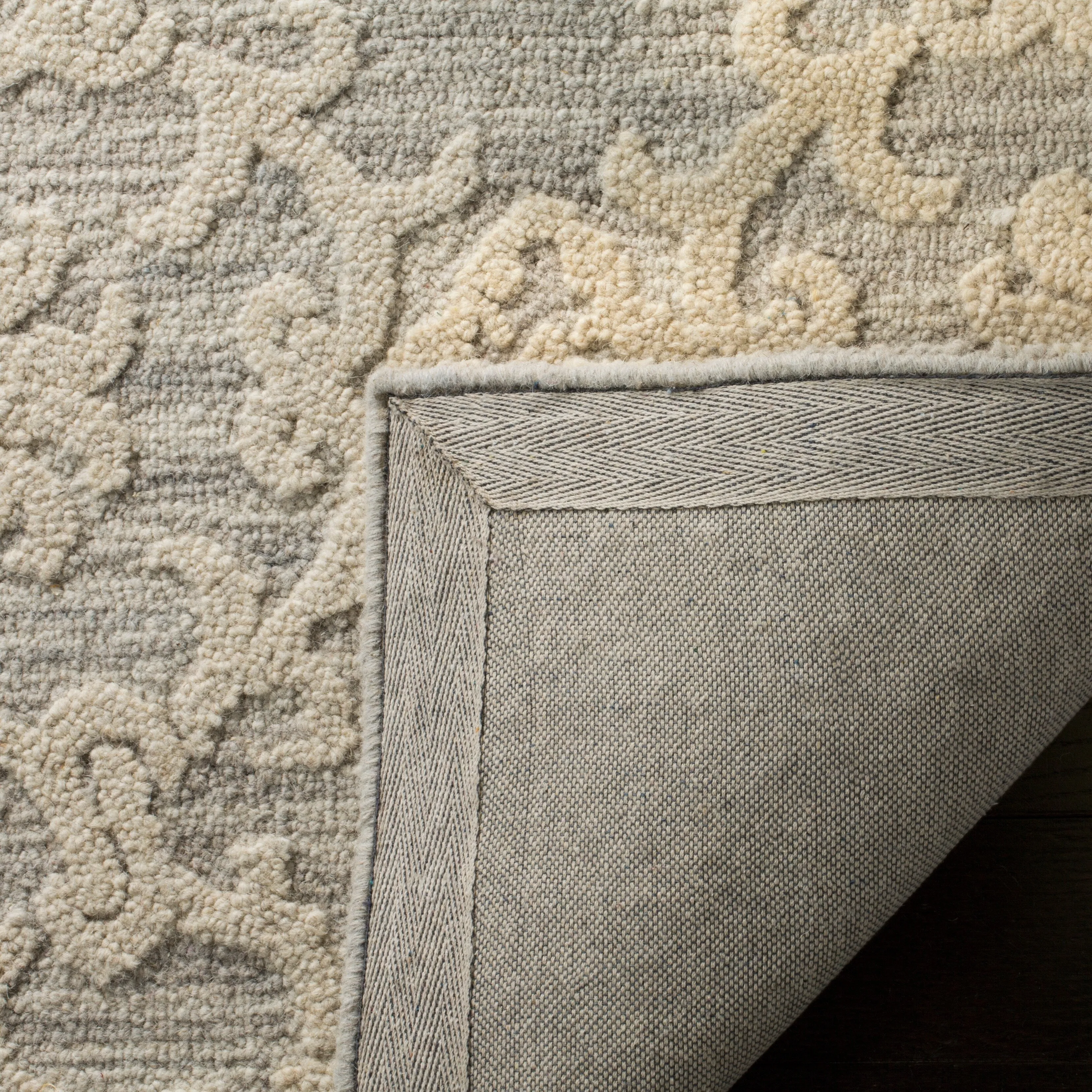 SAFAVIEH. Handmade Blossom Vesela Modern Floral Wool Rug