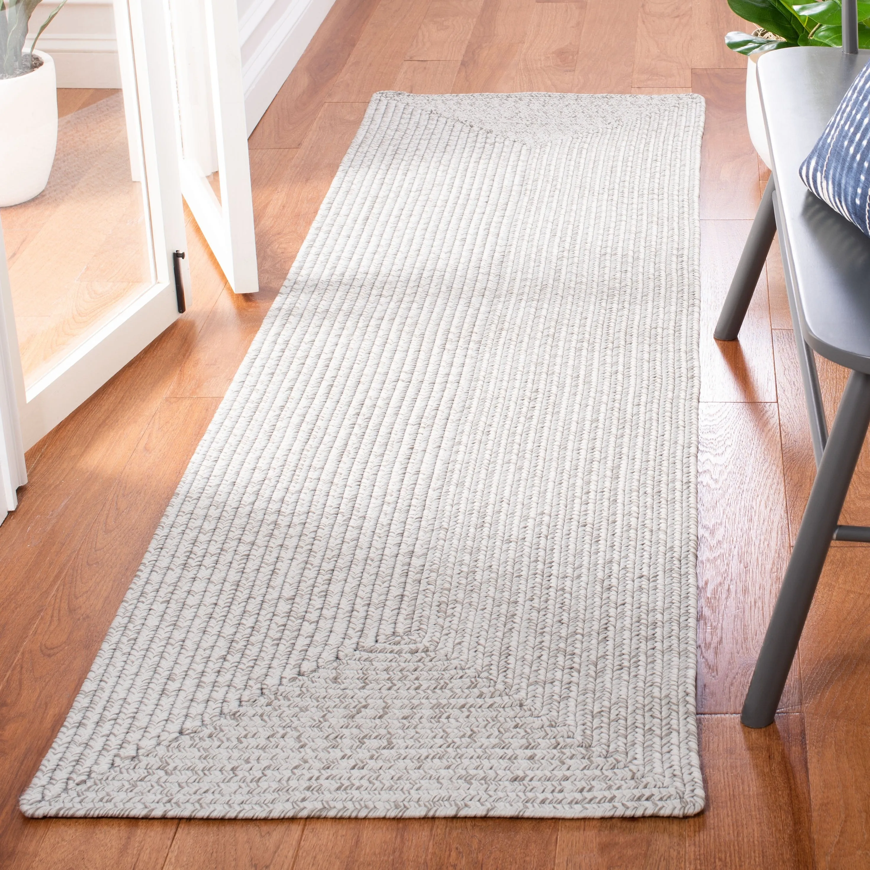 SAFAVIEH Handmade Braided Shabana Casual Lavada Rug