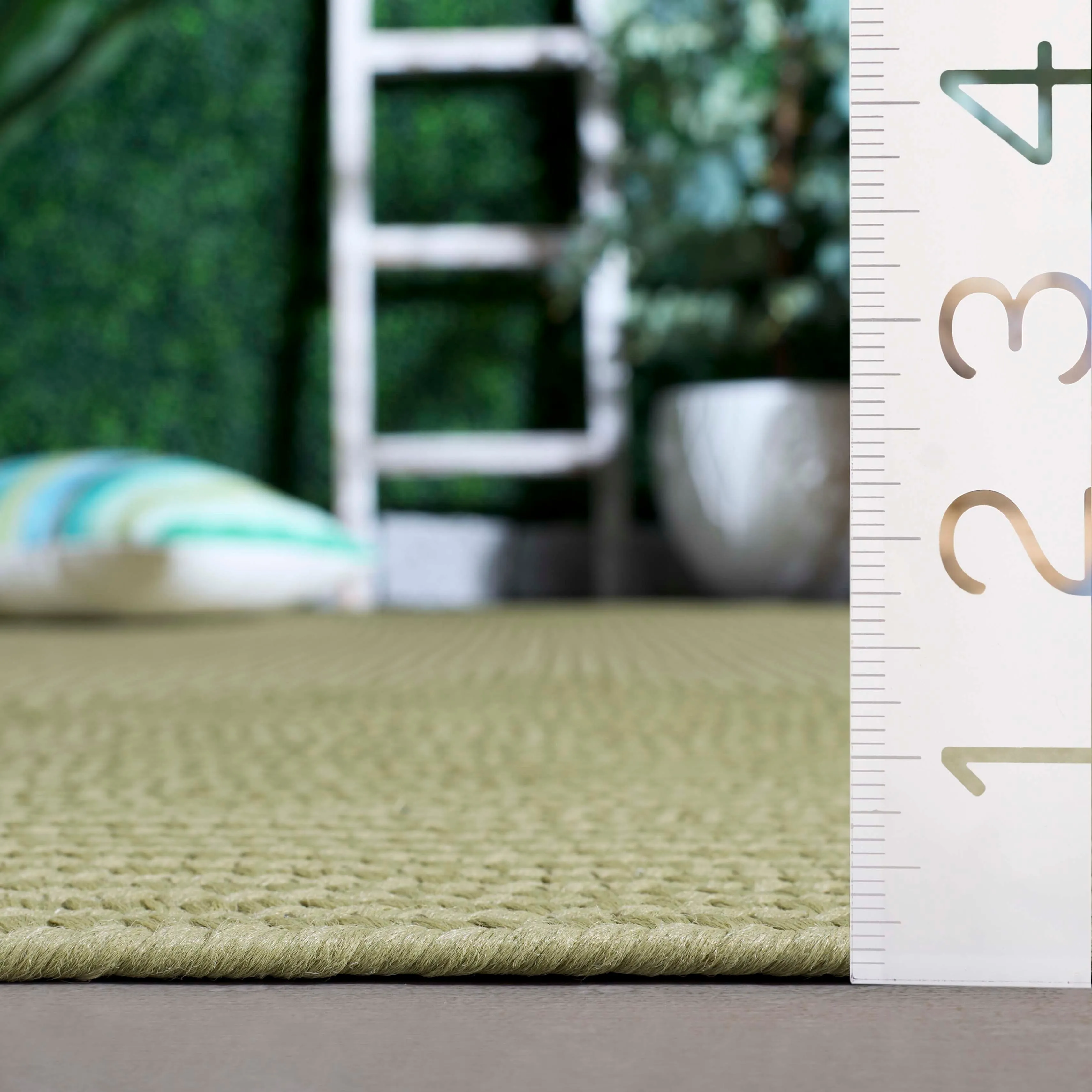 SAFAVIEH Handmade Braided Shabana Casual Lavada Rug