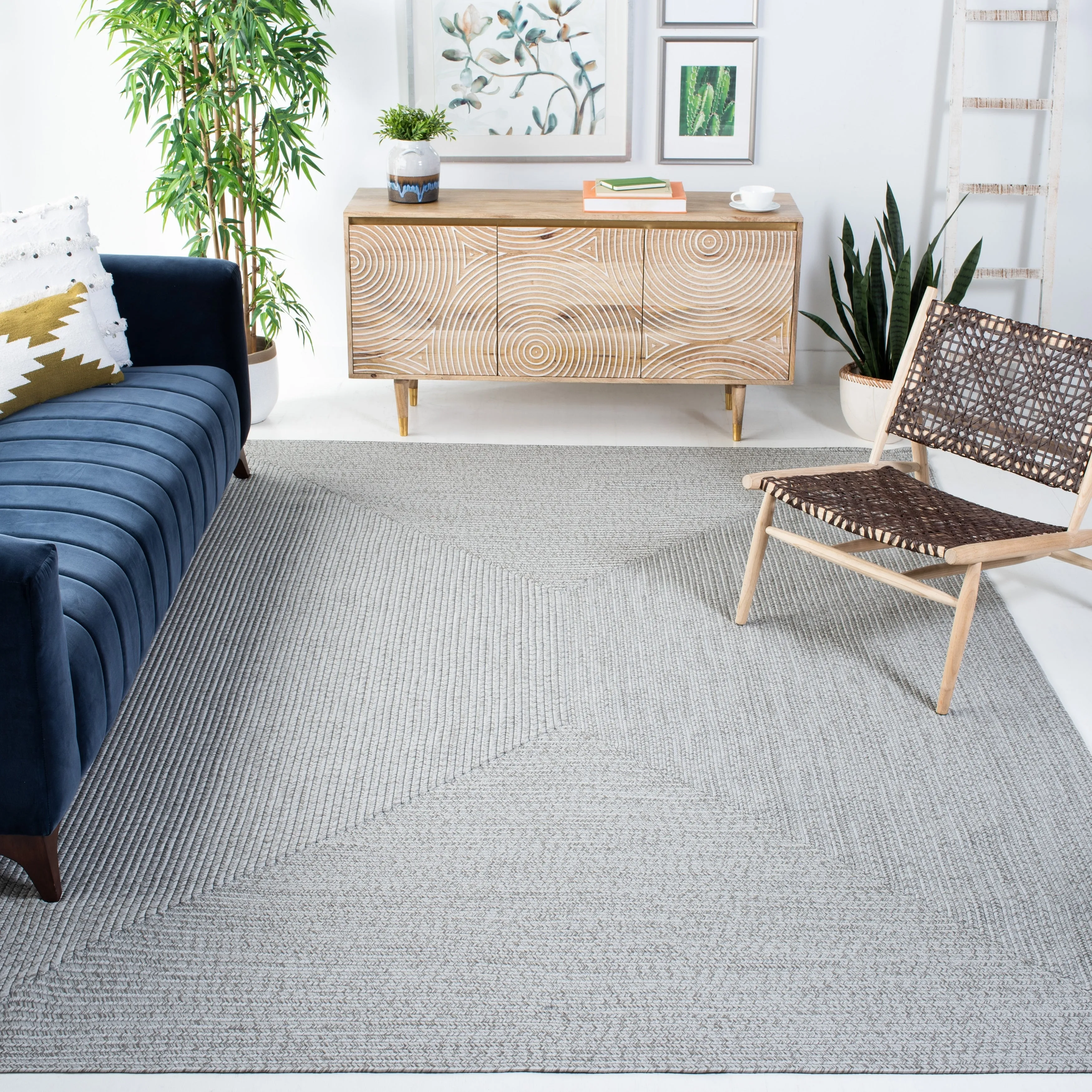 SAFAVIEH Handmade Braided Shabana Casual Lavada Rug