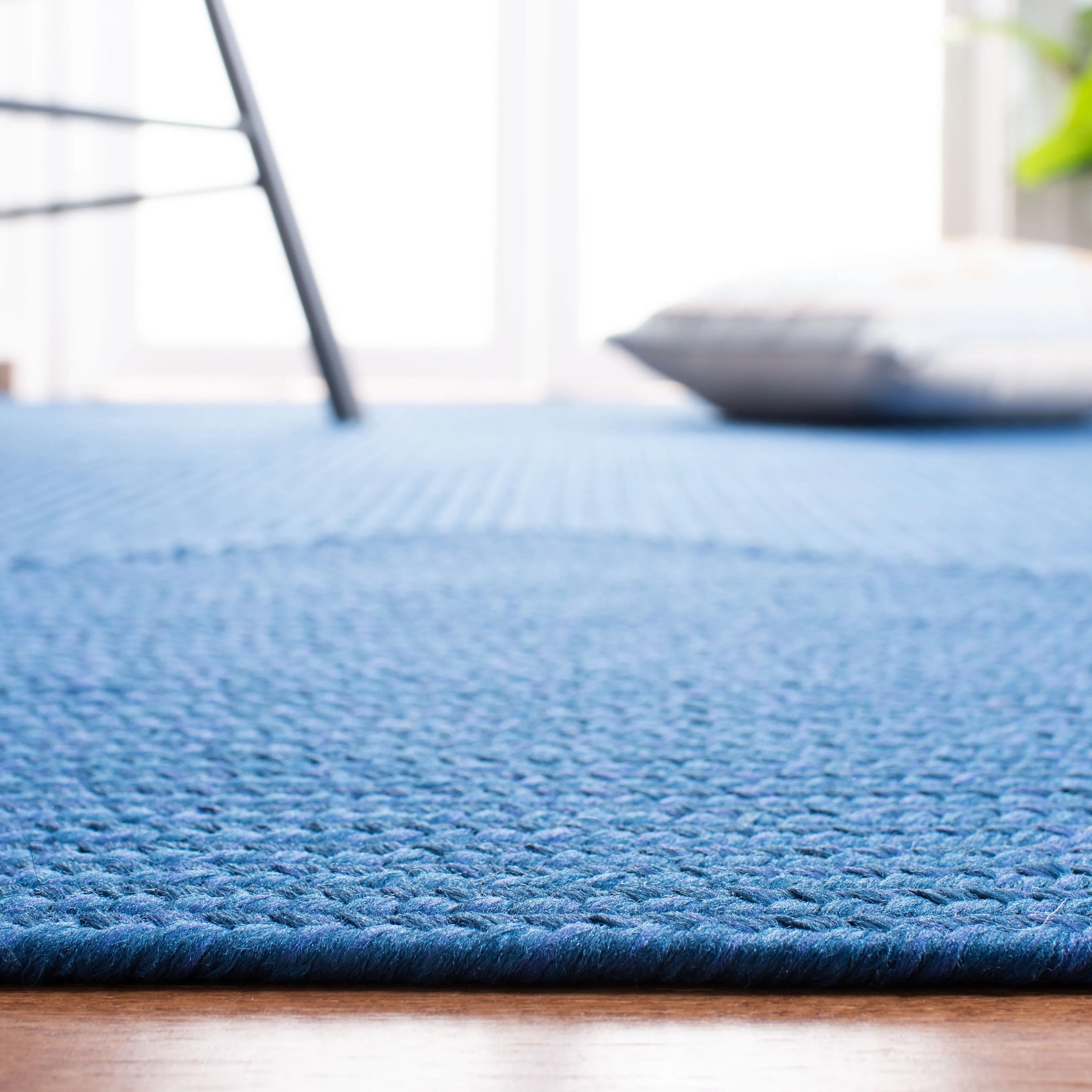SAFAVIEH Handmade Braided Shabana Casual Lavada Rug
