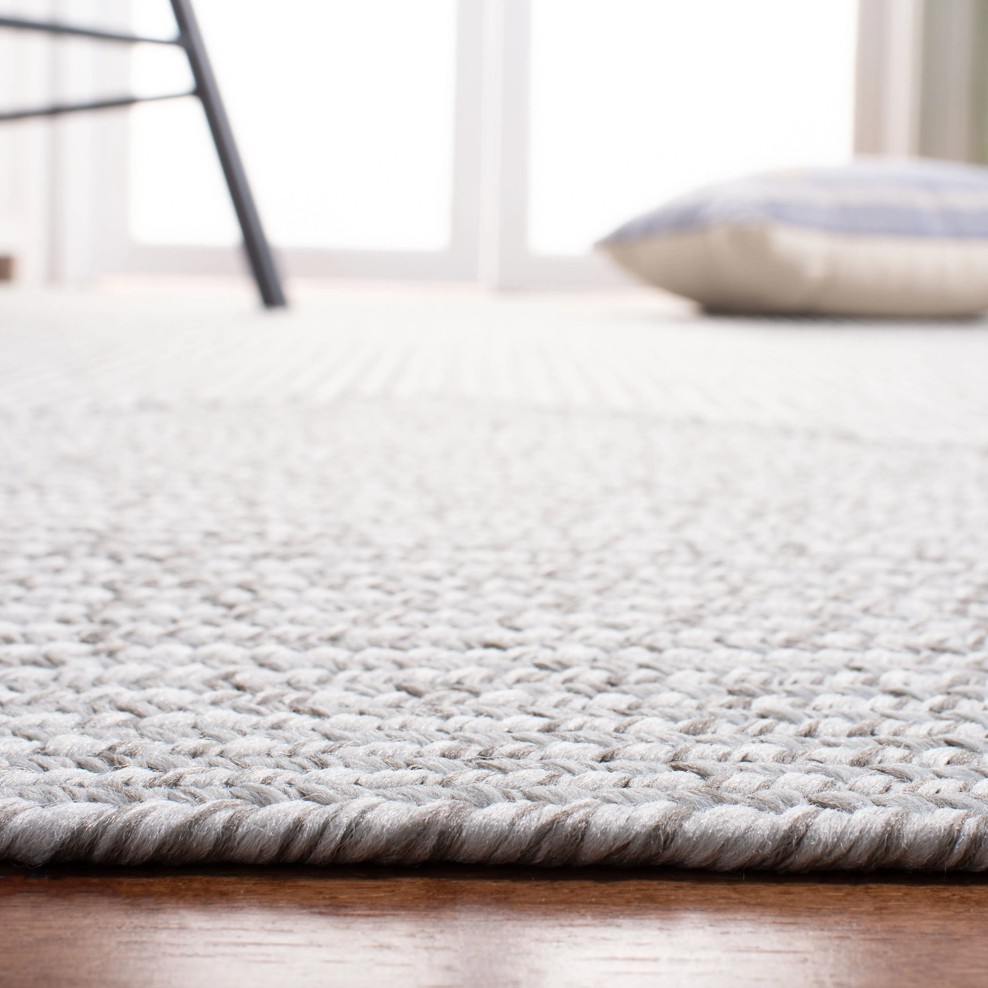 SAFAVIEH Handmade Braided Shabana Casual Lavada Rug