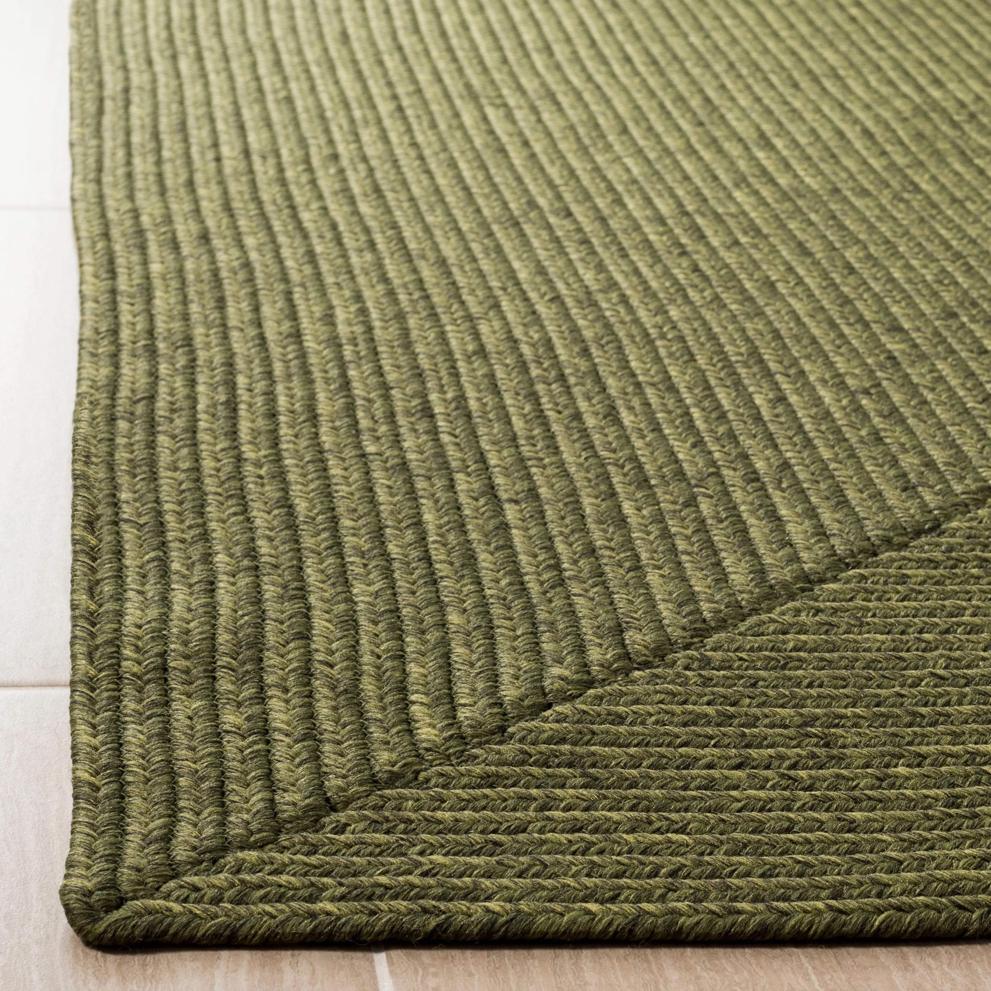 SAFAVIEH Handmade Braided Shabana Casual Lavada Rug