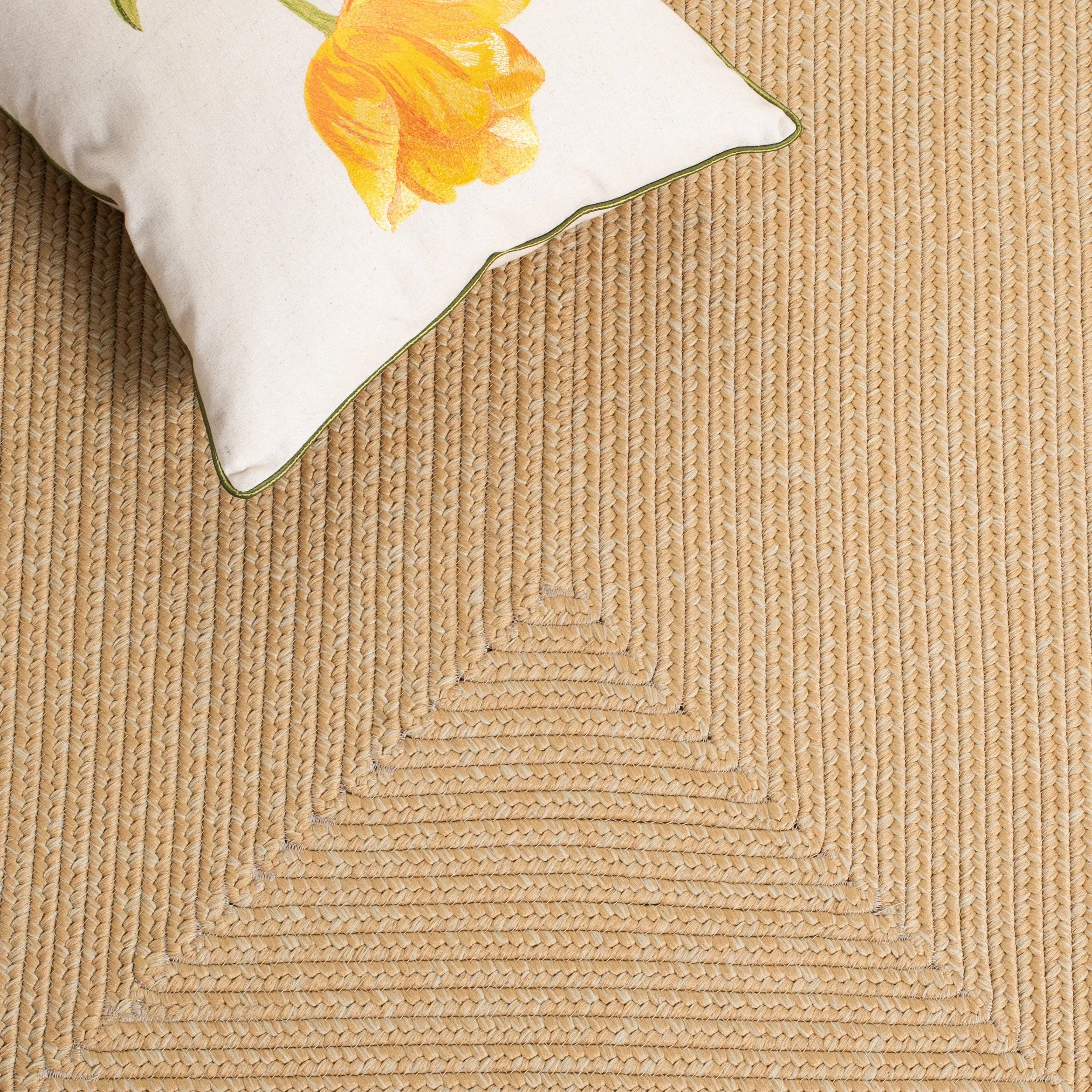 SAFAVIEH Handmade Braided Shabana Casual Lavada Rug