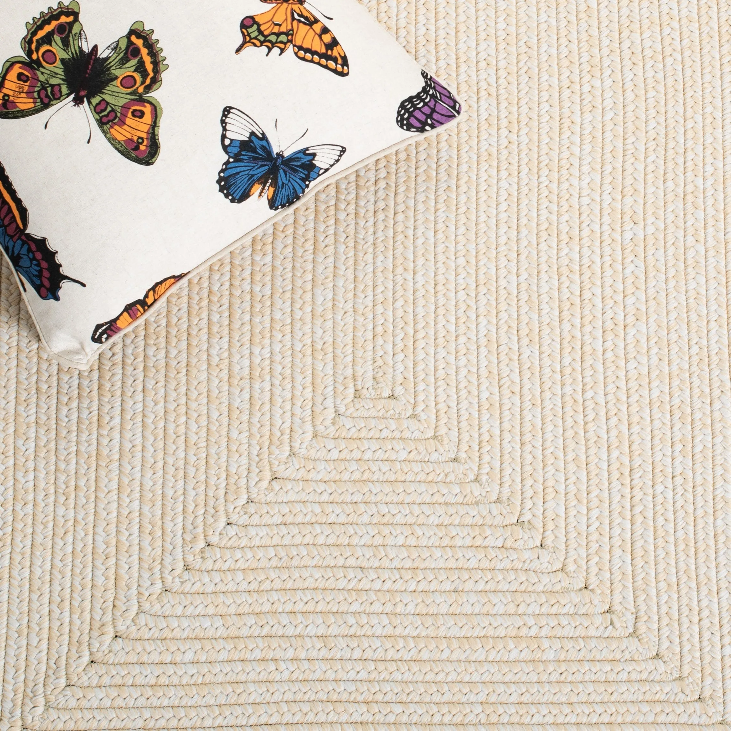 SAFAVIEH Handmade Braided Shabana Casual Lavada Rug