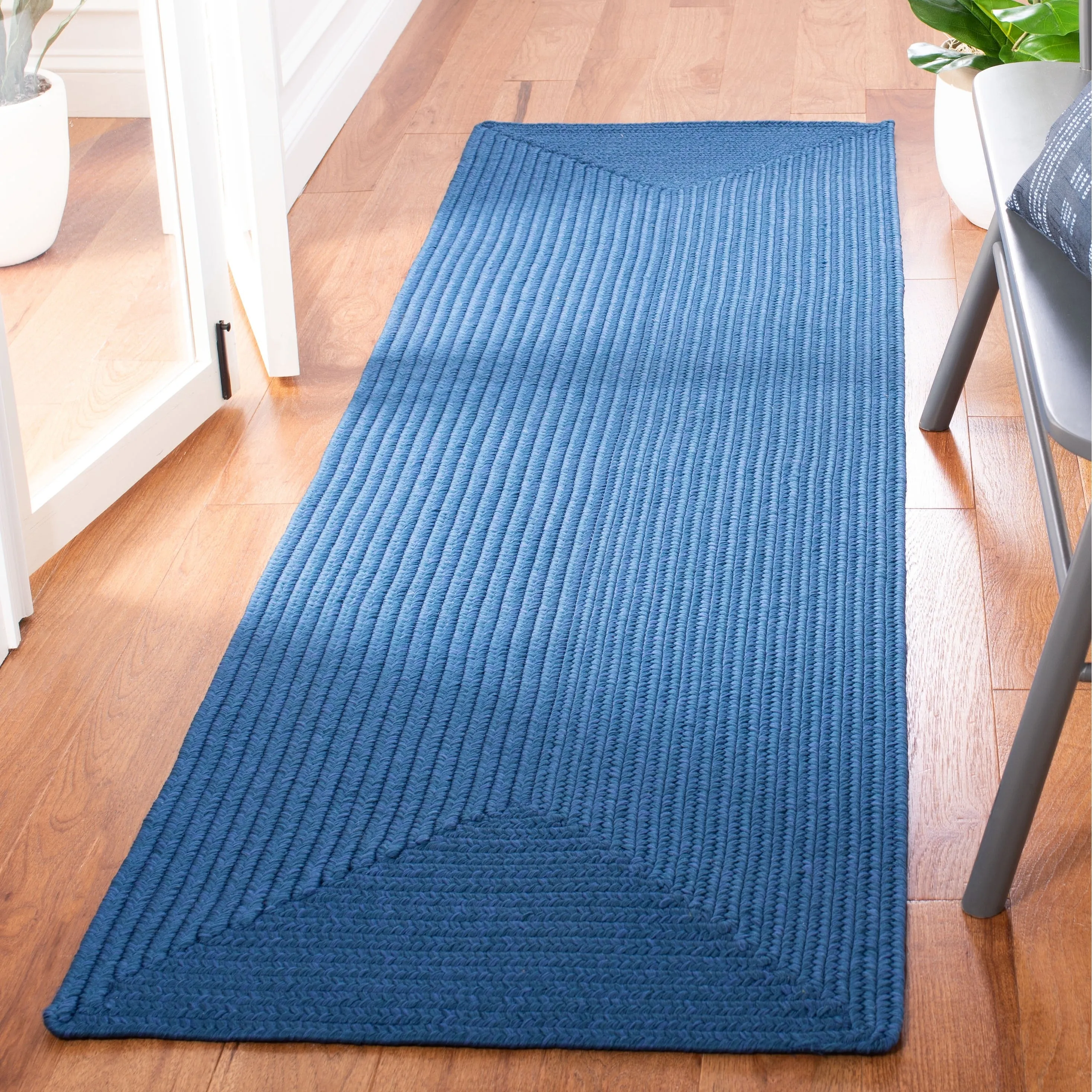 SAFAVIEH Handmade Braided Shabana Casual Lavada Rug