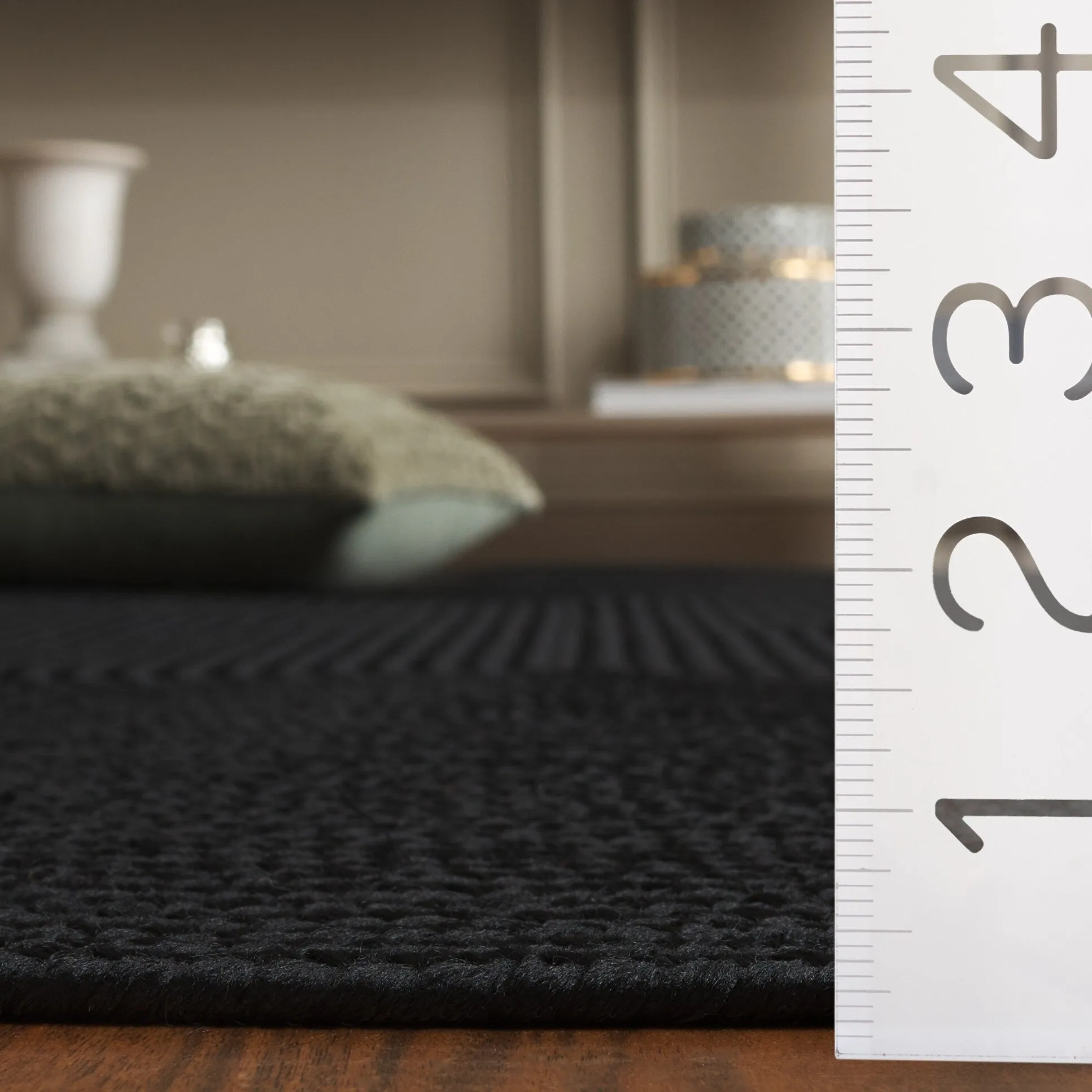 SAFAVIEH Handmade Braided Shabana Casual Lavada Rug