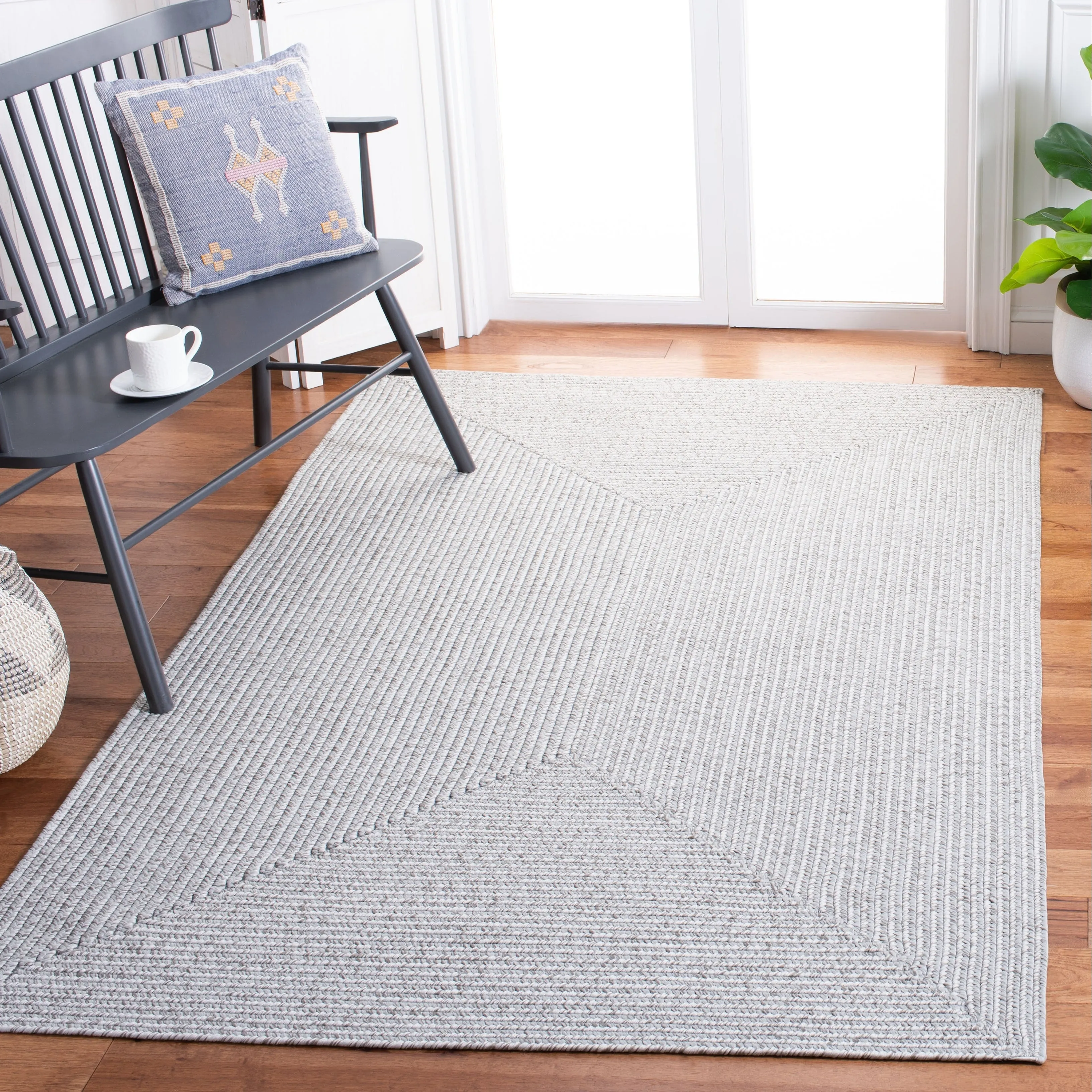 SAFAVIEH Handmade Braided Shabana Casual Lavada Rug