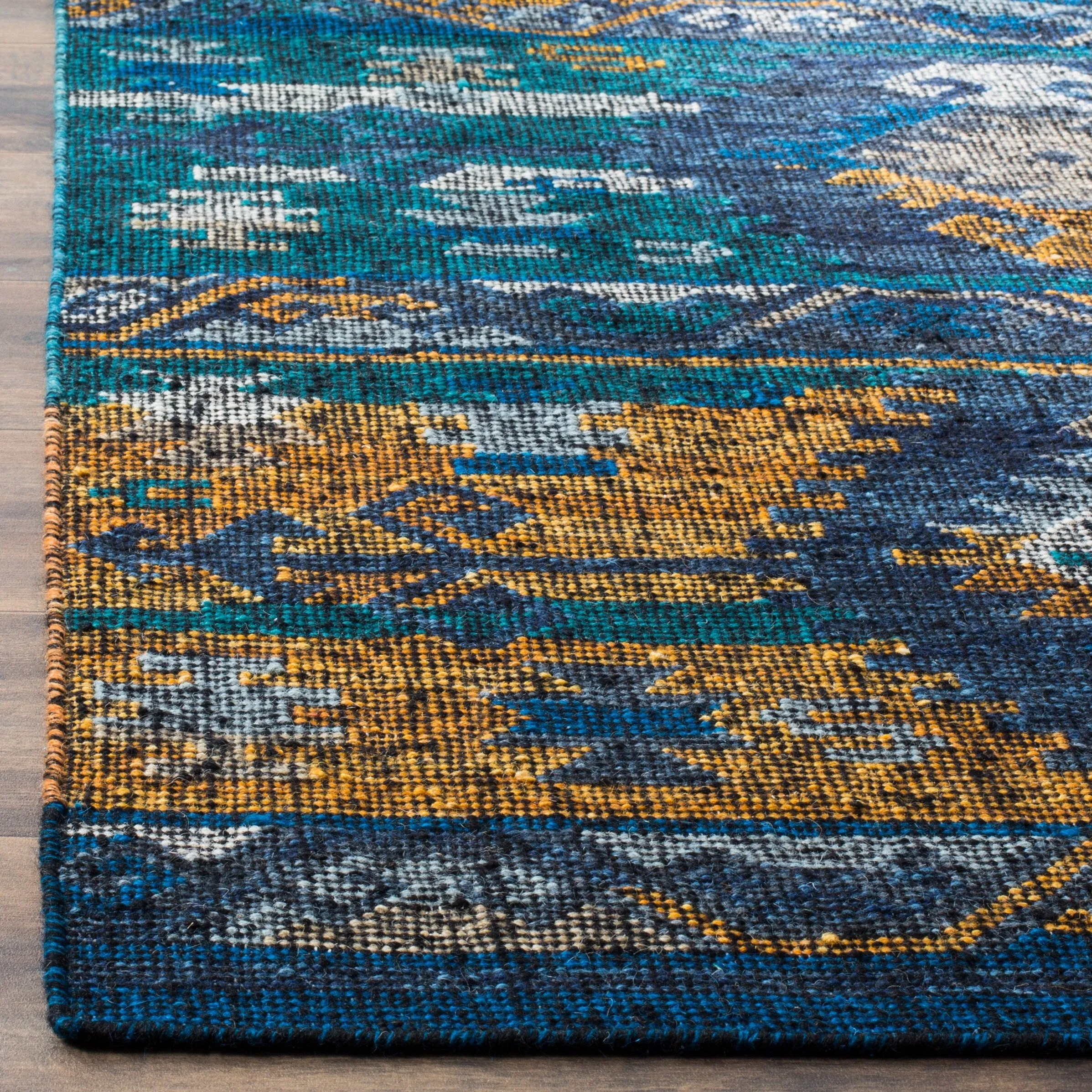 SAFAVIEH Handmade Canyon Cristieana Boho Tribal Wool Rug