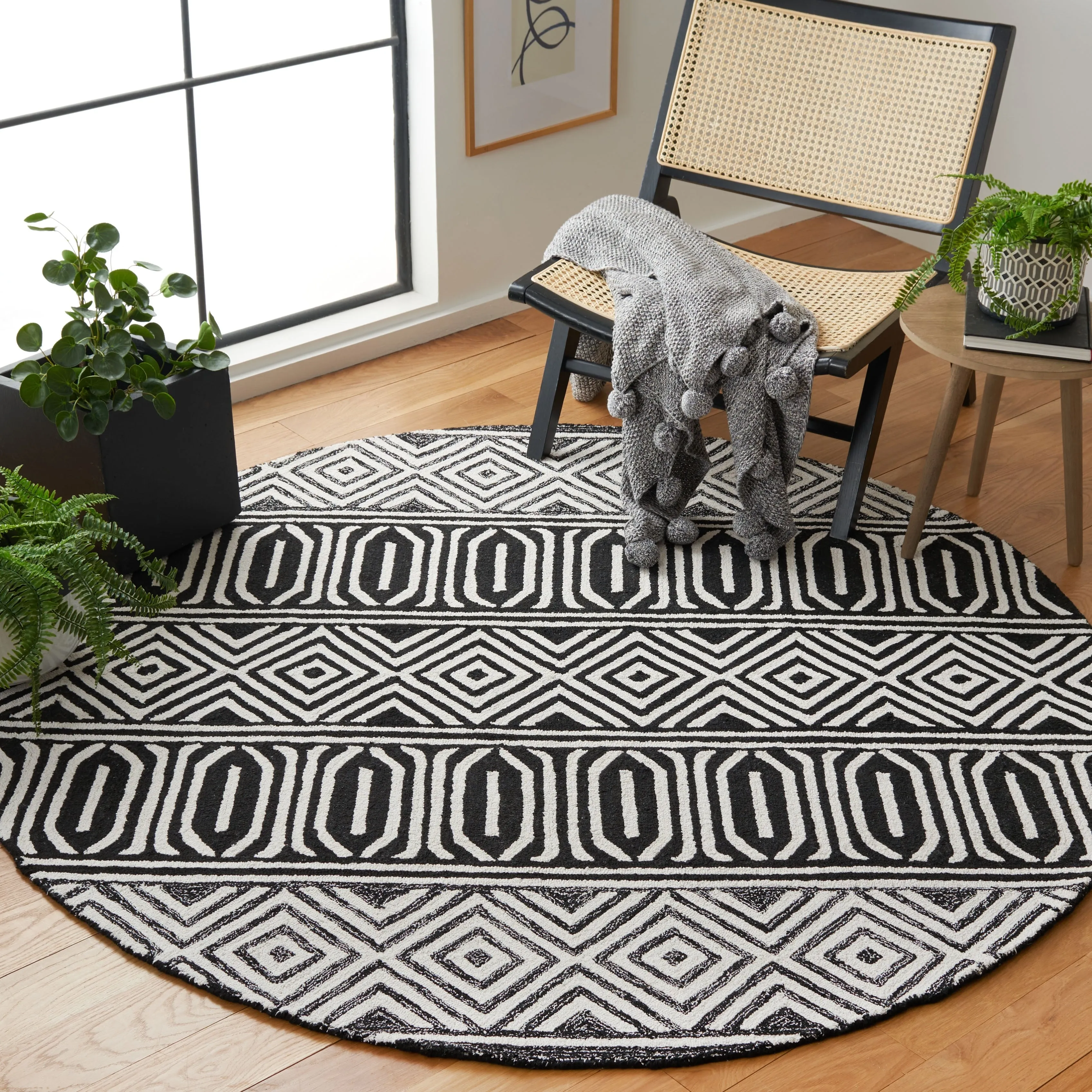 SAFAVIEH Handmade Capri Bethia Modern Boho Wool Rug