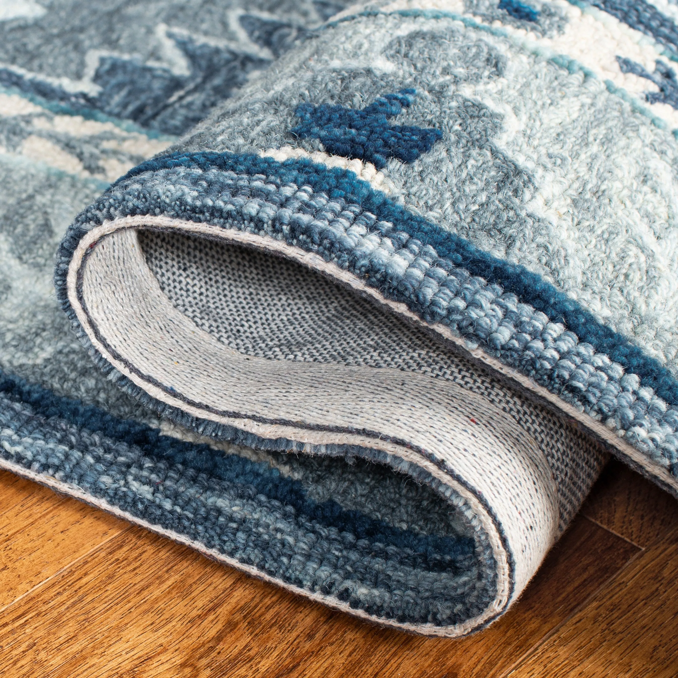 SAFAVIEH Handmade Capri Fionnula Contemporary Wool Rug