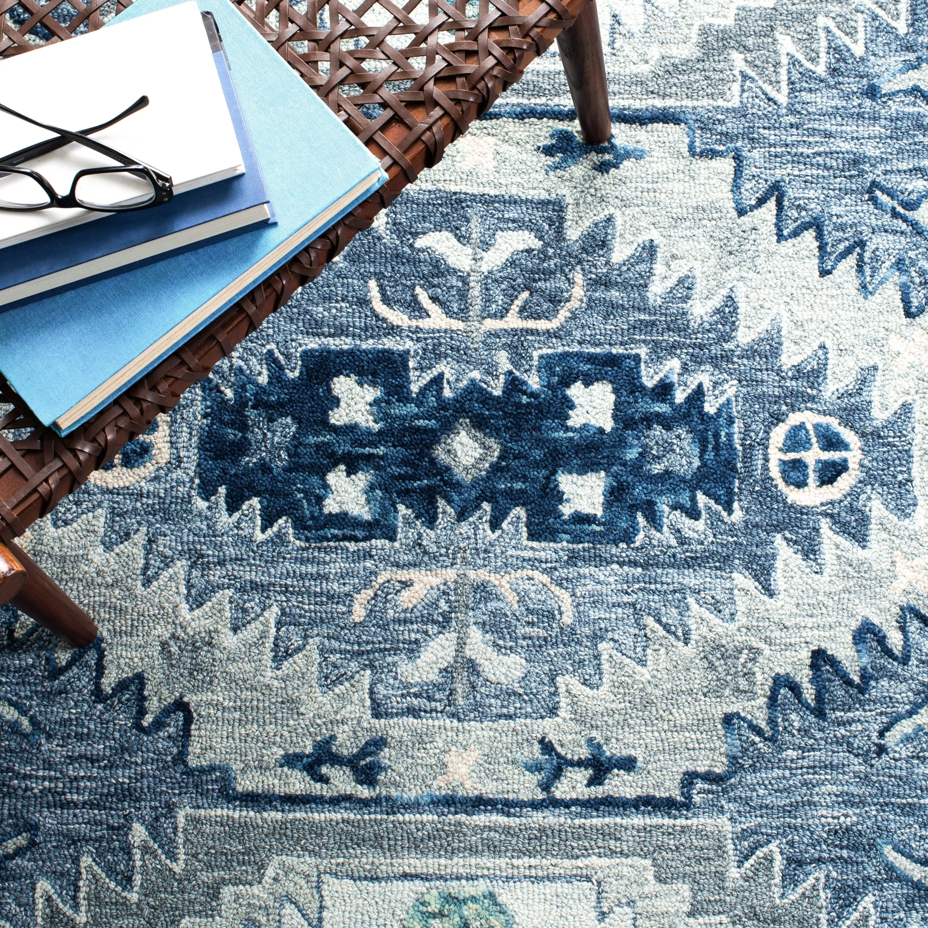 SAFAVIEH Handmade Capri Fionnula Contemporary Wool Rug