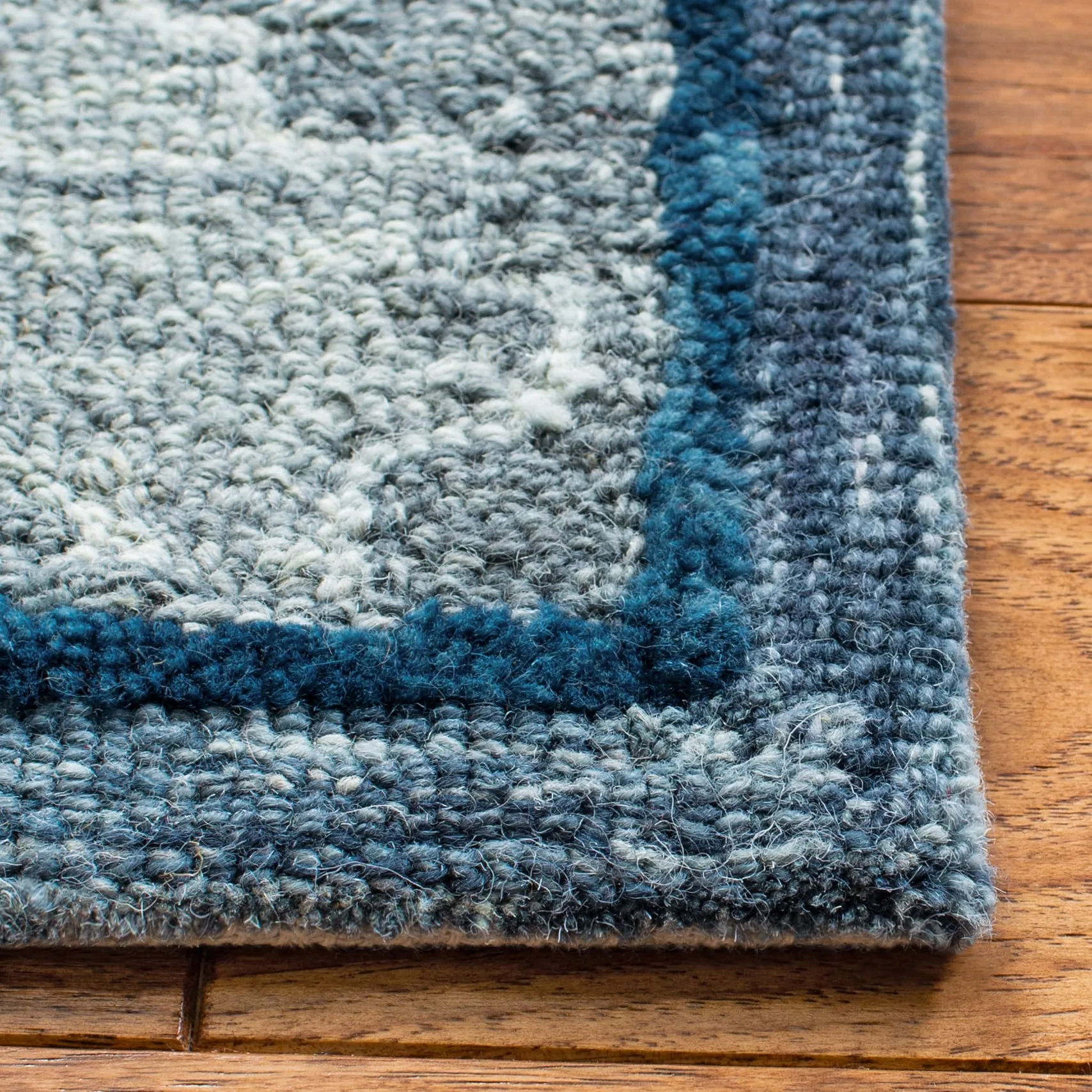 SAFAVIEH Handmade Capri Fionnula Contemporary Wool Rug