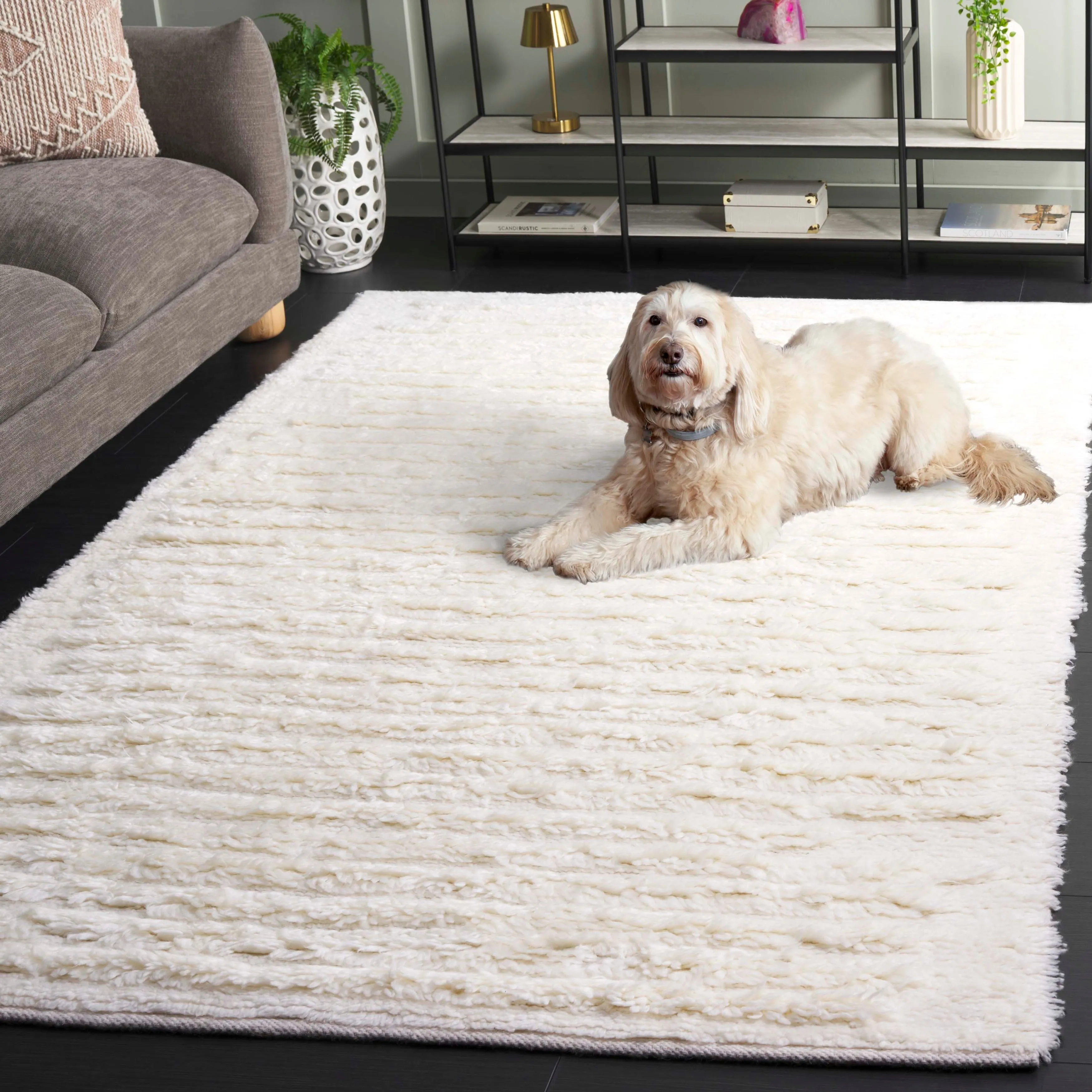 SAFAVIEH Handmade Casablanca Yanushka Shag Wool 1.8-inch Rug