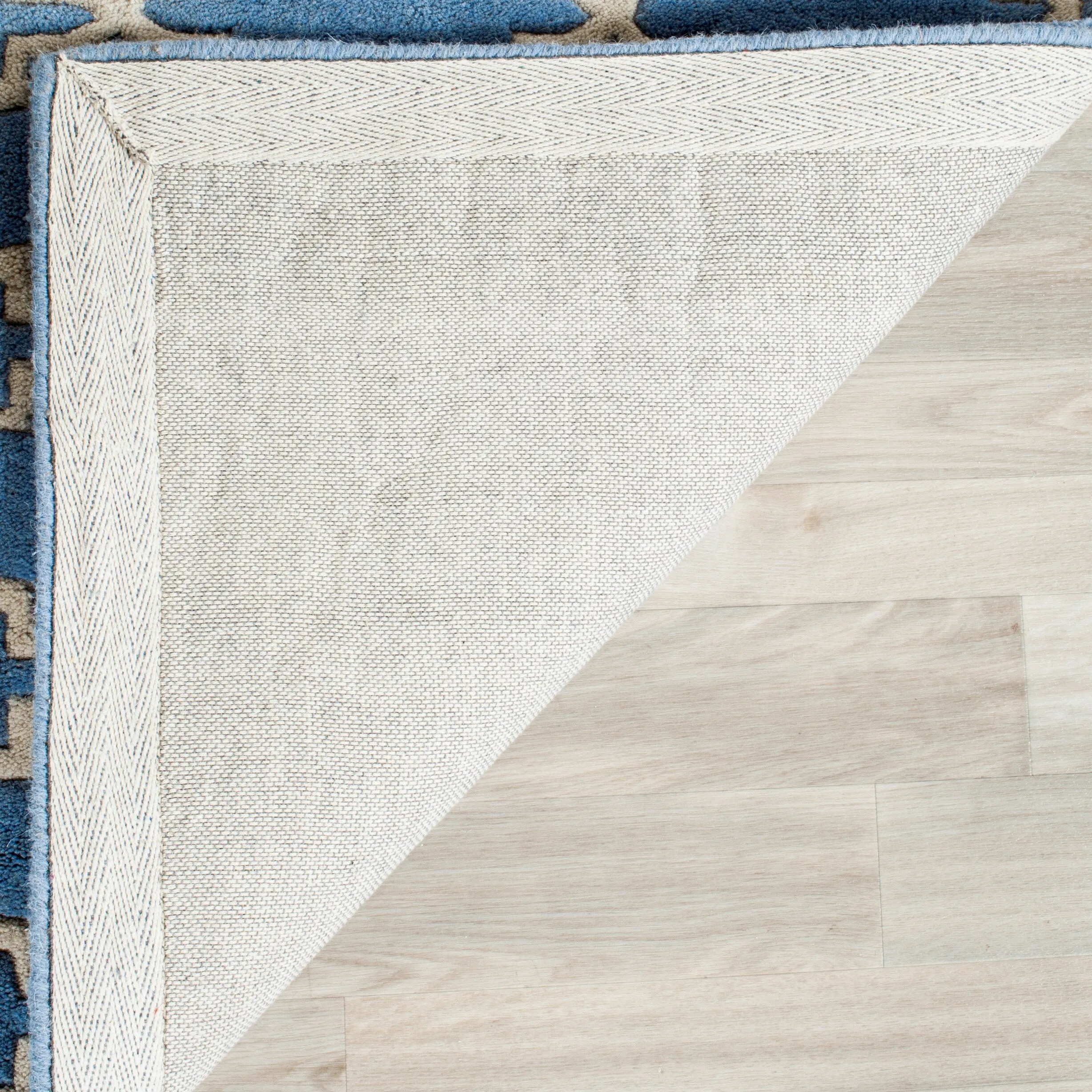 SAFAVIEH Handmade Chatham Nhuong Modern Moroccan Wool Rug