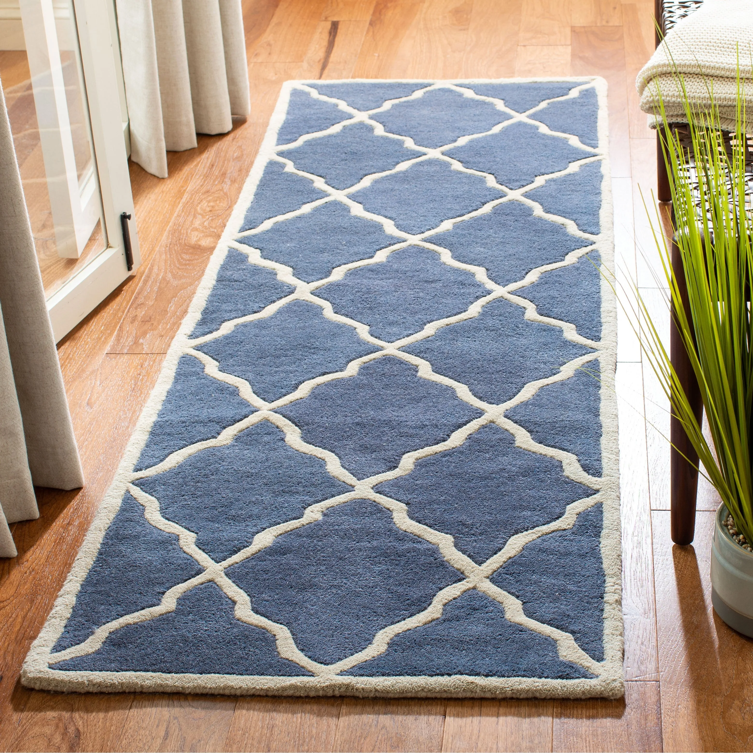 SAFAVIEH Handmade Chatham Nhuong Modern Moroccan Wool Rug