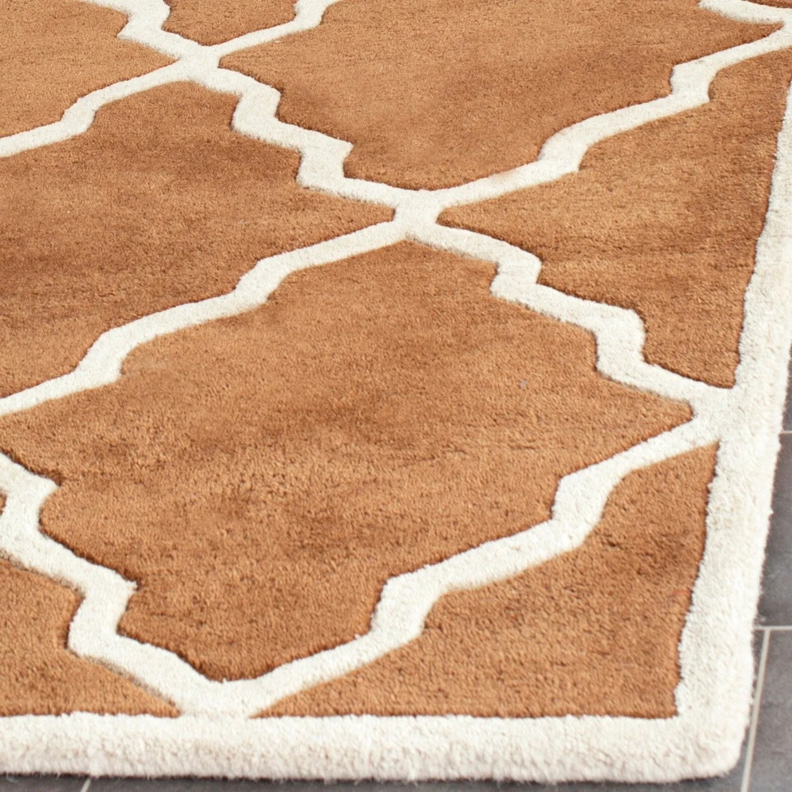SAFAVIEH Handmade Chatham Nhuong Modern Moroccan Wool Rug