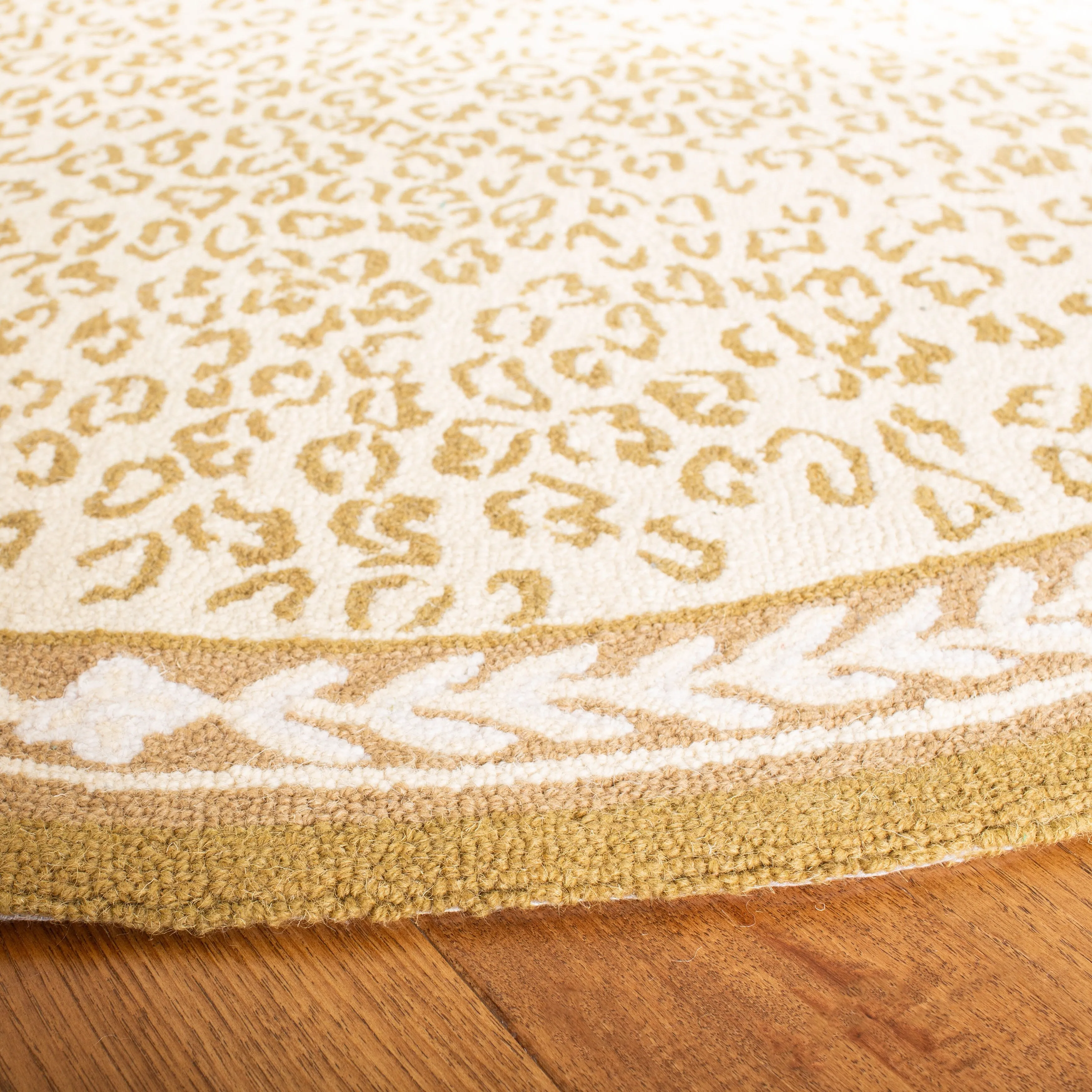 SAFAVIEH Handmade Chelsea Solar Garden Leopard French Country Wool Rug