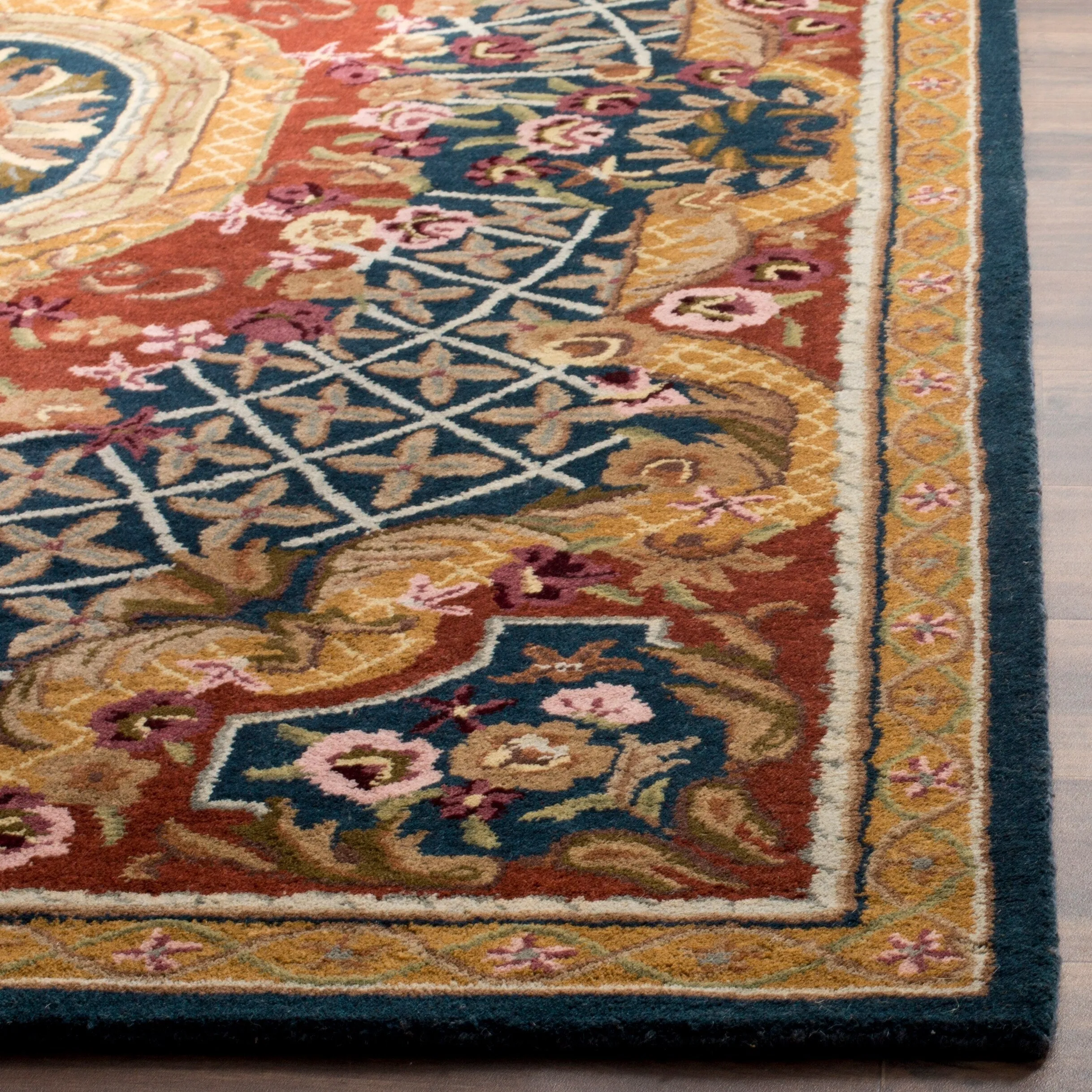 SAFAVIEH Handmade Classic Traiana Traditional Oriental Wool Rug