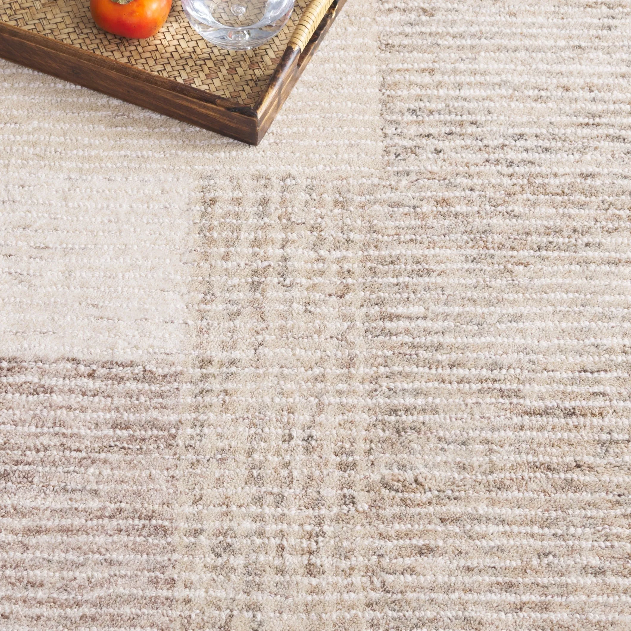 SAFAVIEH Handmade Ebony Roselies Modern & Contemporary Wool Rug