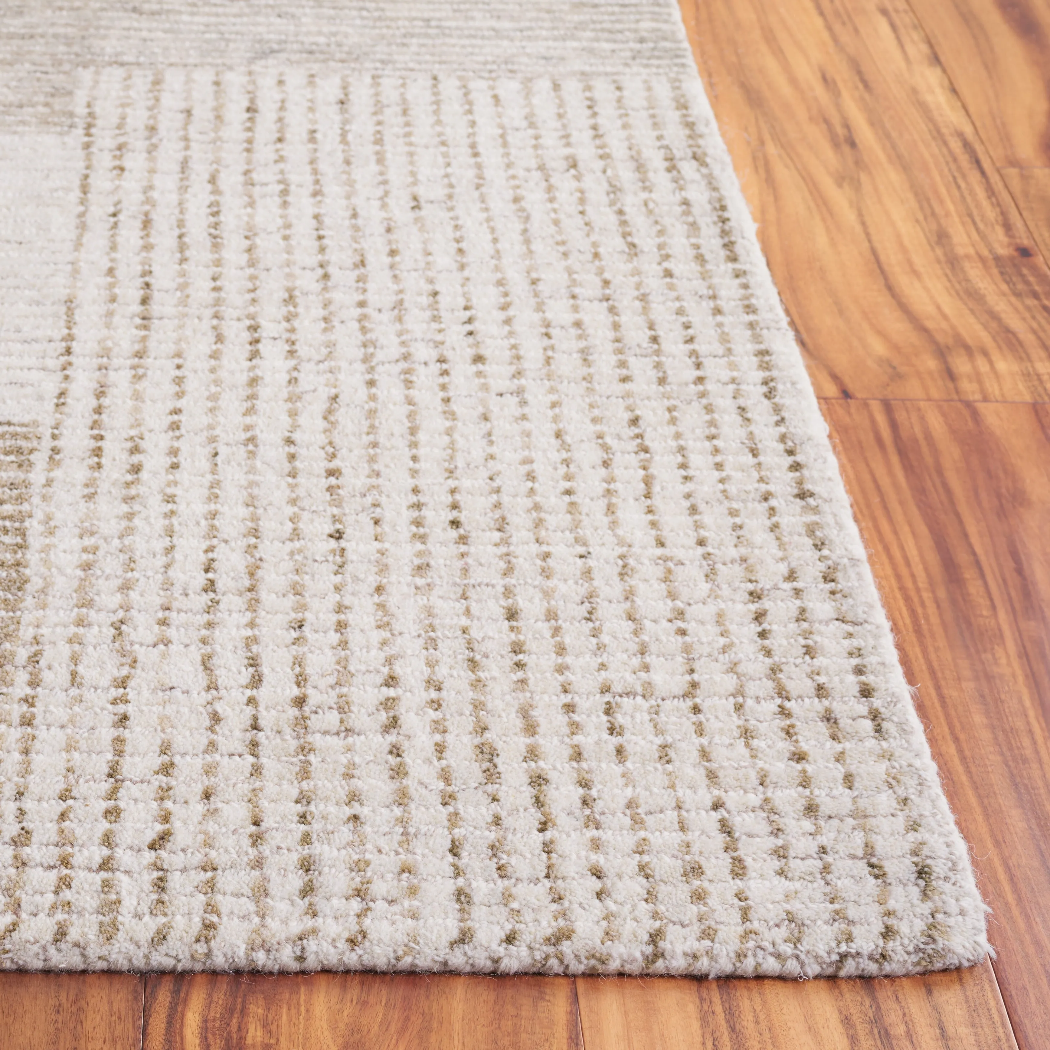 SAFAVIEH Handmade Ebony Roselies Modern & Contemporary Wool Rug
