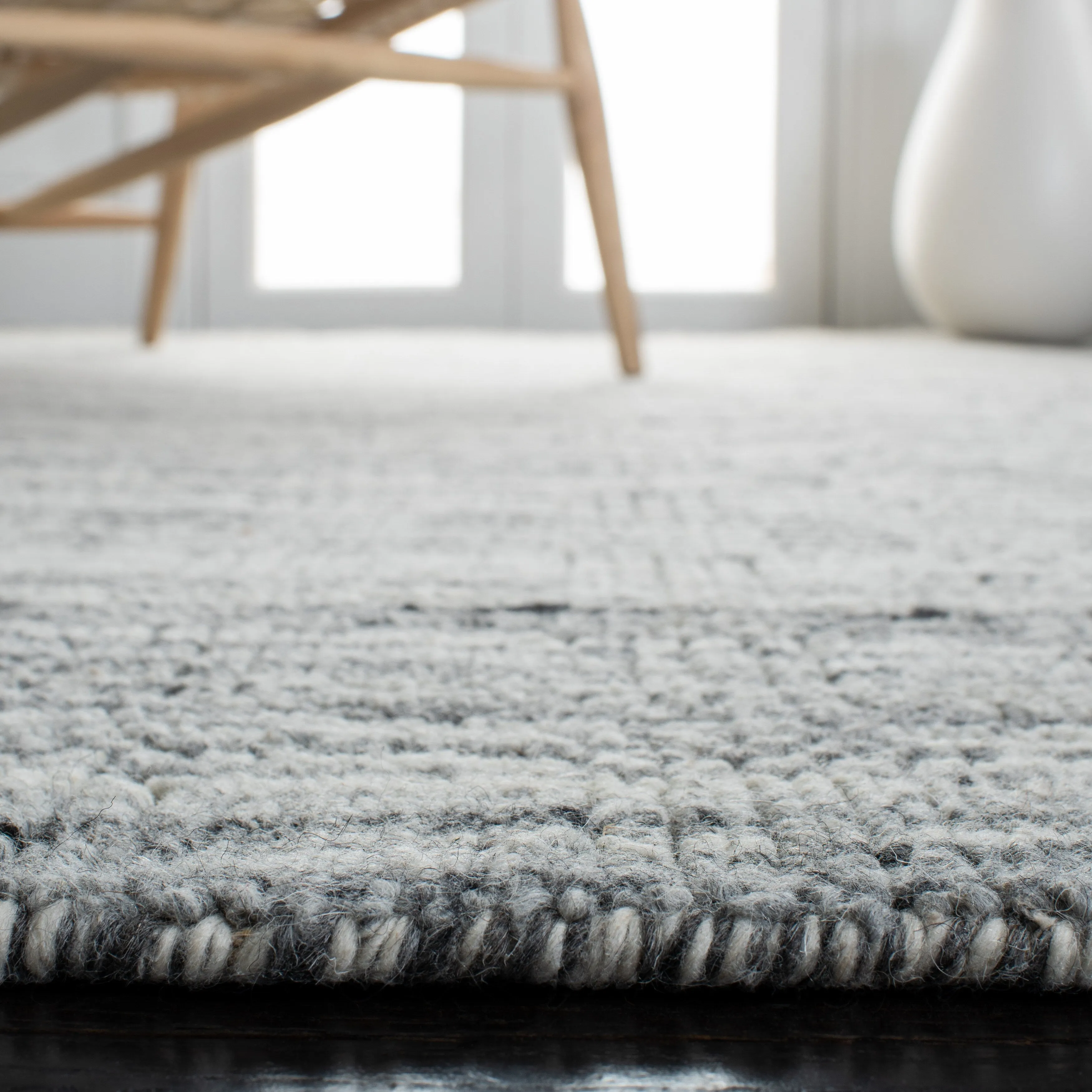 SAFAVIEH Handmade Elements Vitoria Wool Rug