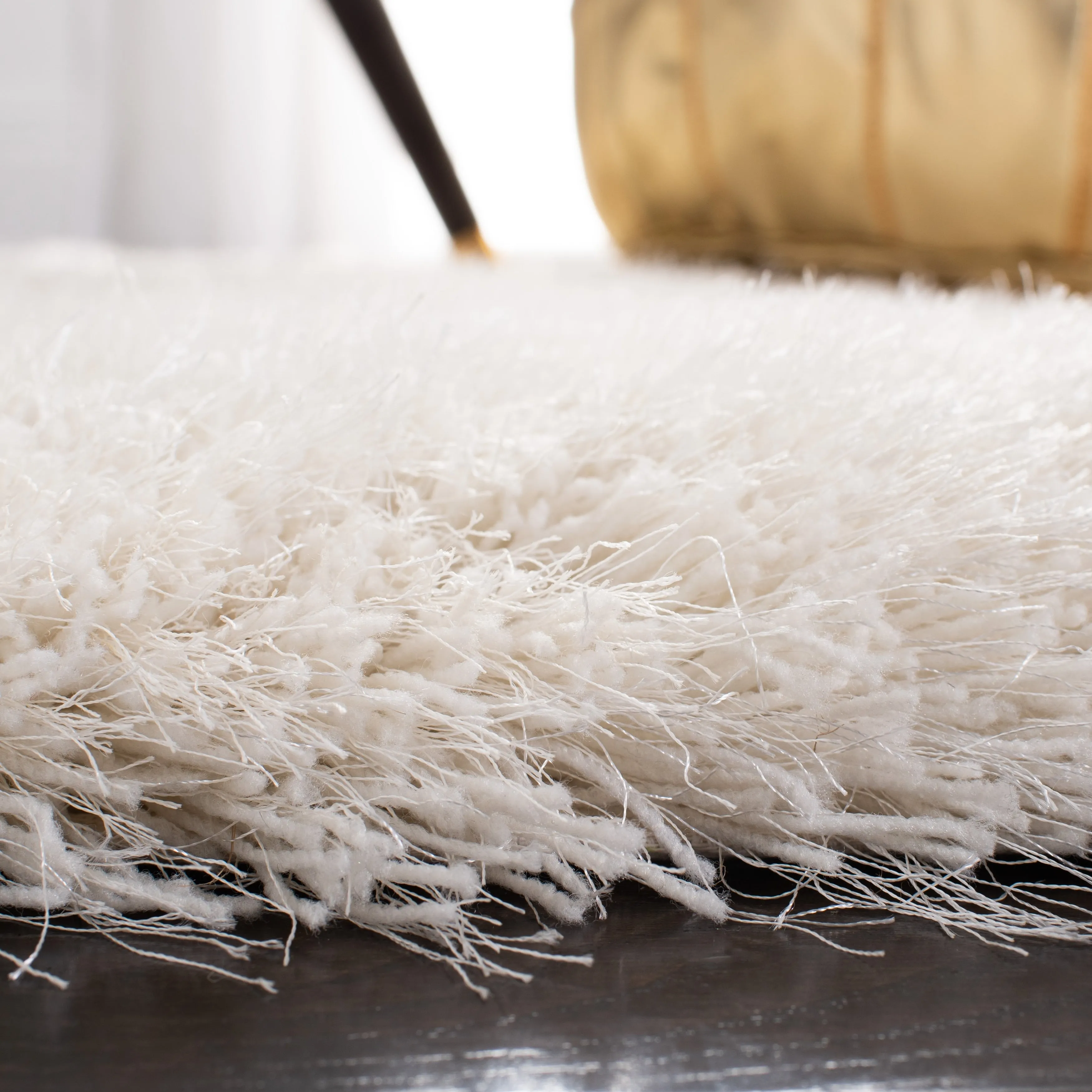 SAFAVIEH Handmade Fiona Shag Djenka 3-inch Thick Rug