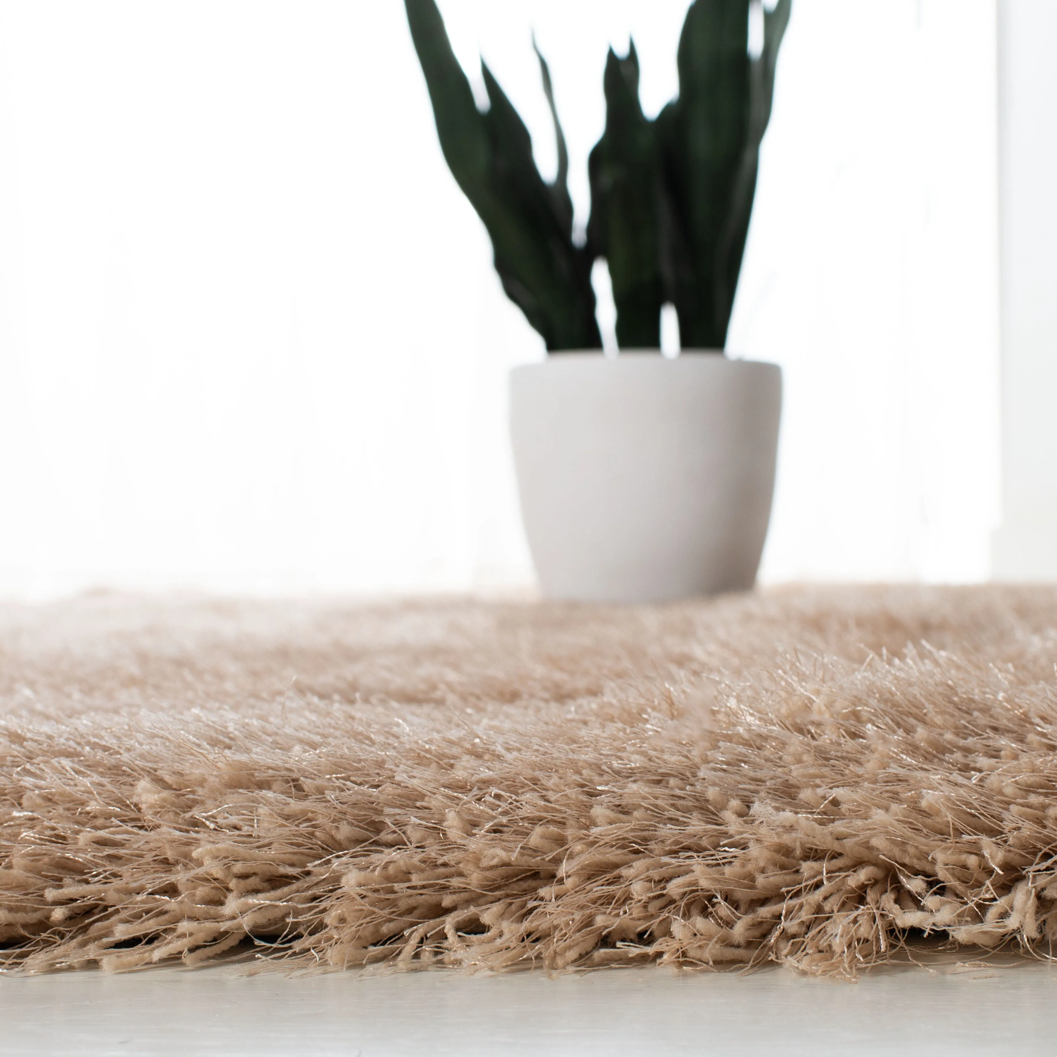 SAFAVIEH Handmade Fiona Shag Djenka 3-inch Thick Rug