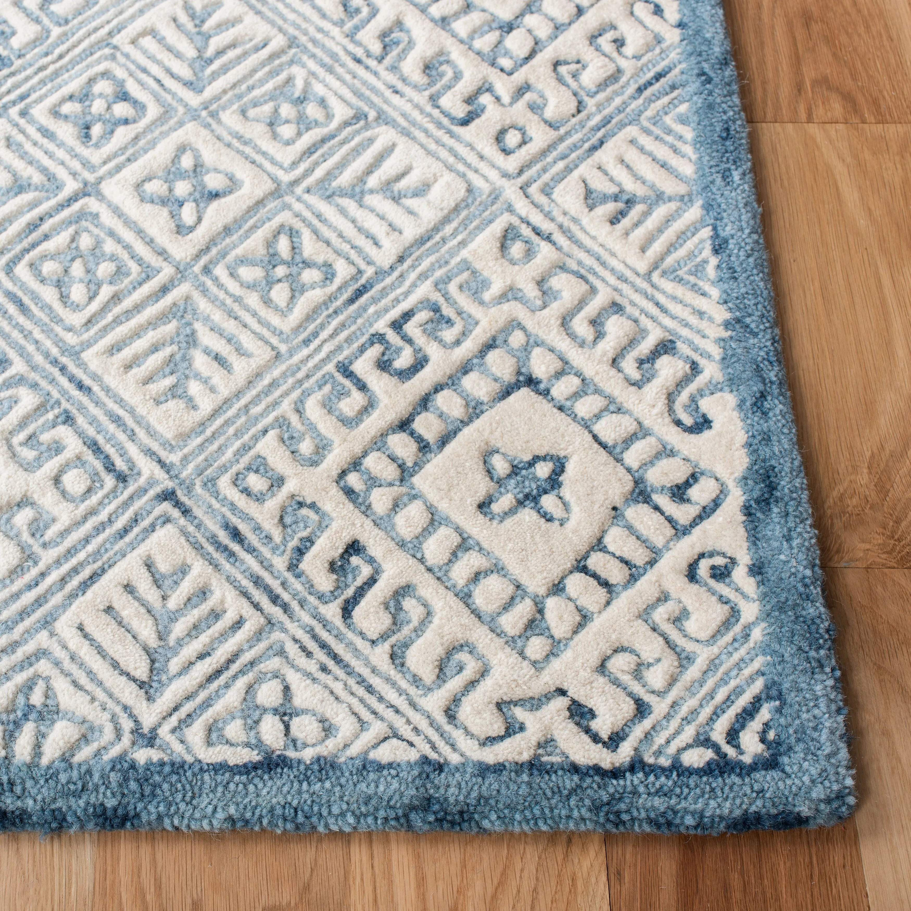 SAFAVIEH Handmade Glamour Klarita Wool Rug