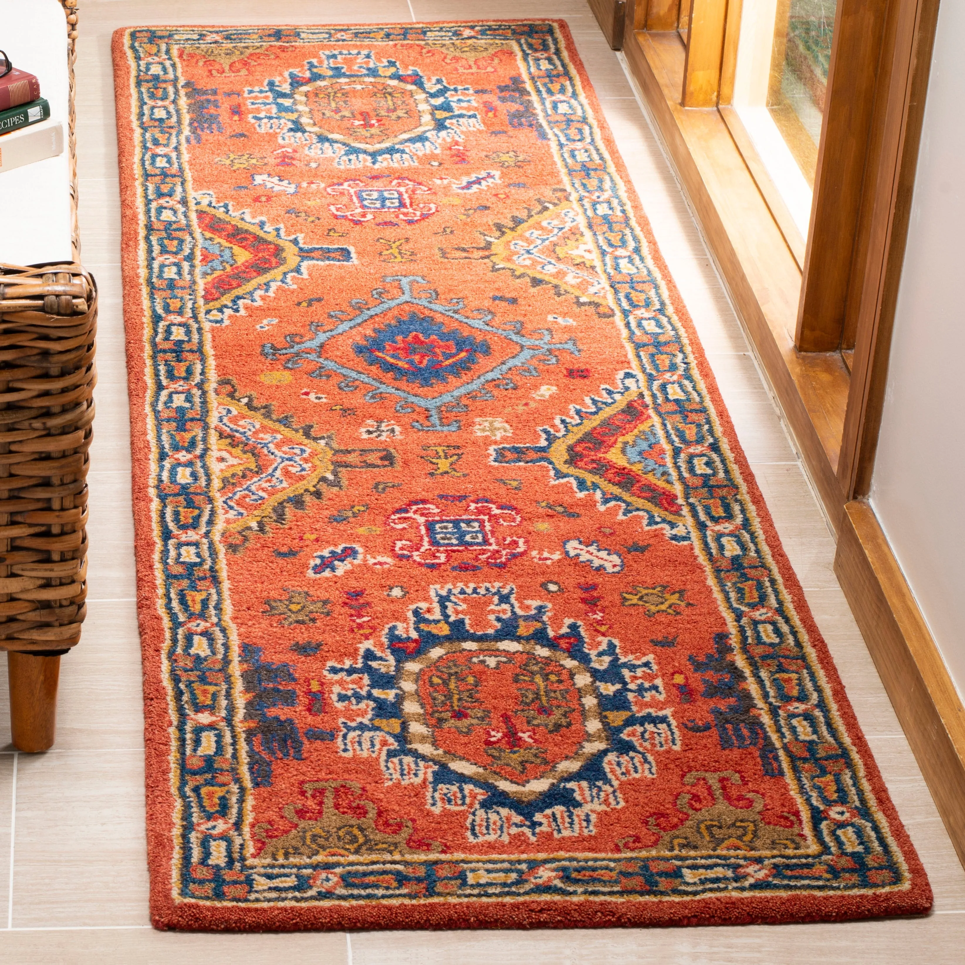 SAFAVIEH Handmade Heritage Avalon Vine Traditional Oriental Wool Rug