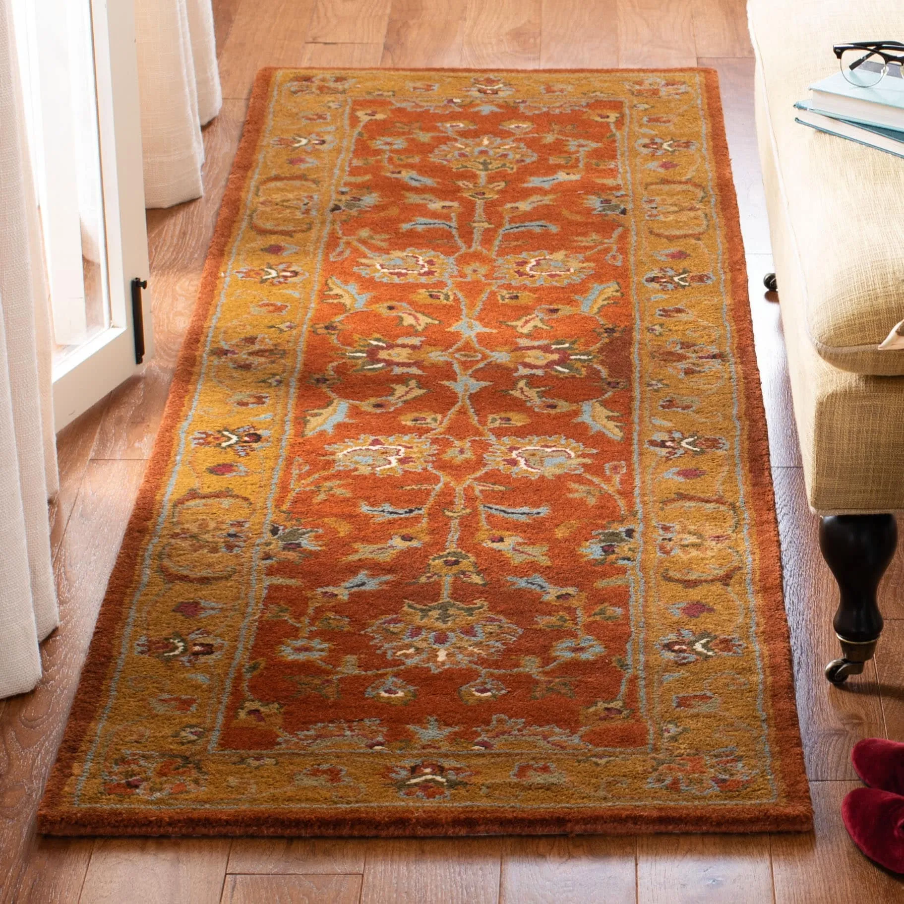 SAFAVIEH Handmade Heritage Flower Field Traditional Oriental Wool Rug