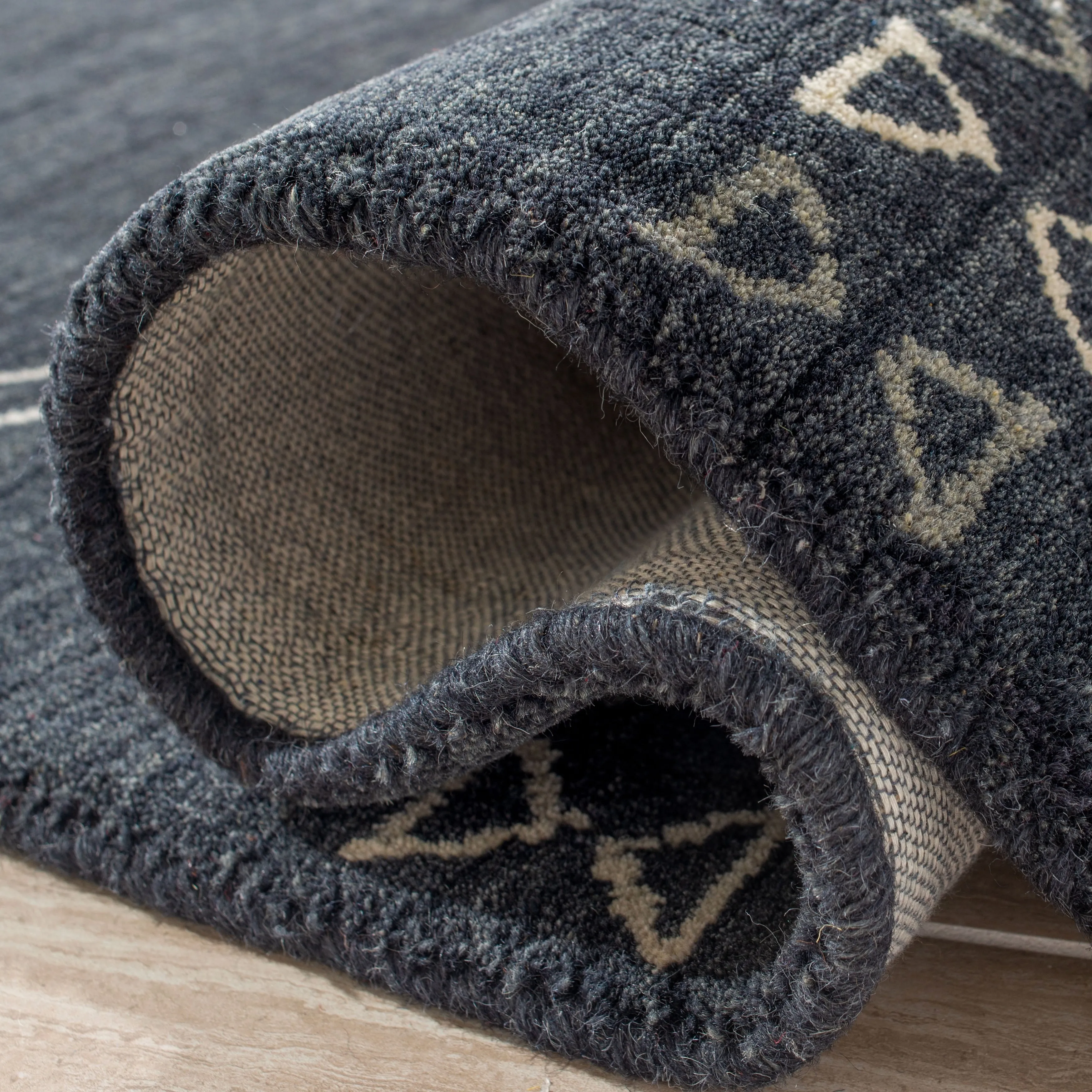 SAFAVIEH Handmade Himalaya Arusha Wool Rug