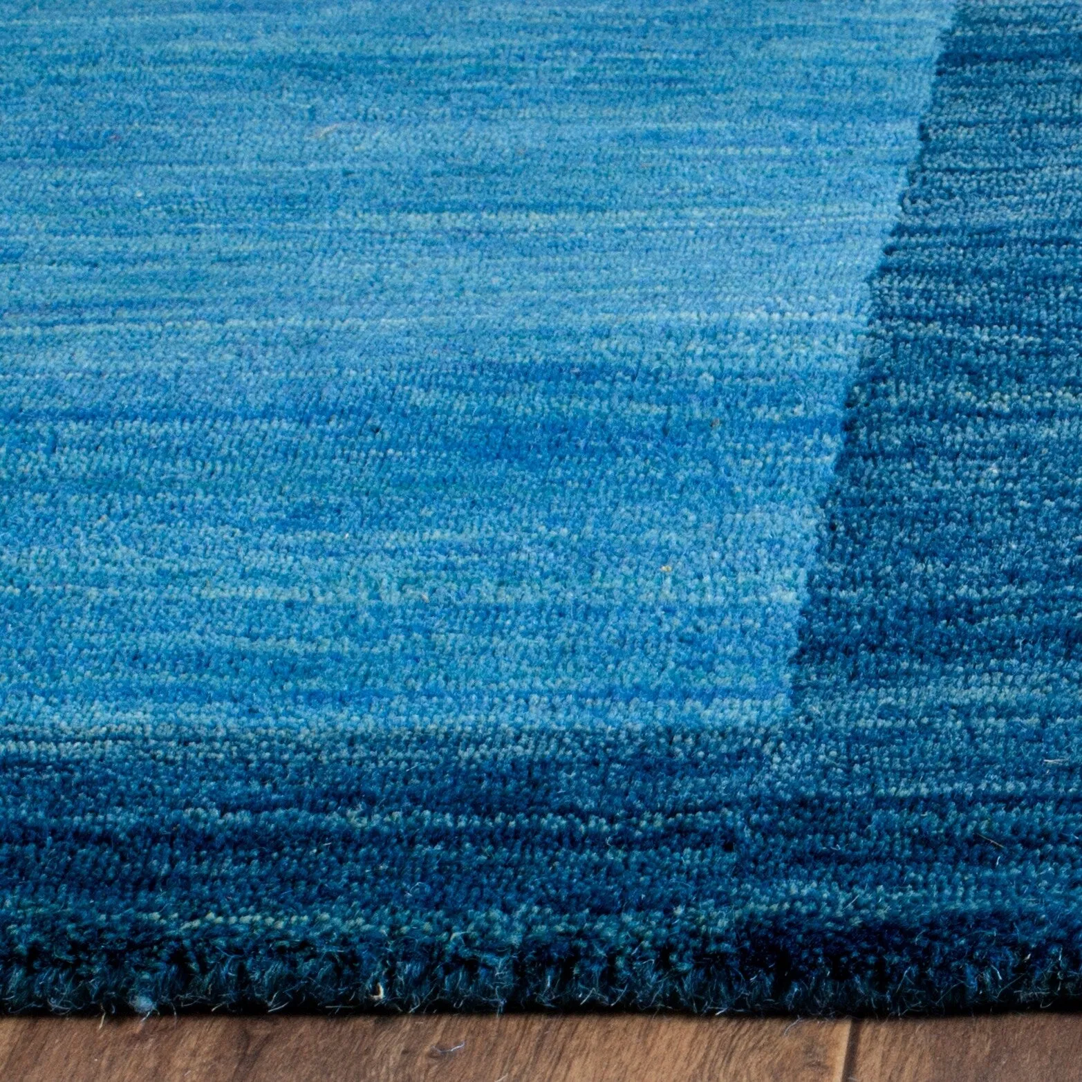 SAFAVIEH Handmade Himalaya Asrin Modern Wool Rug