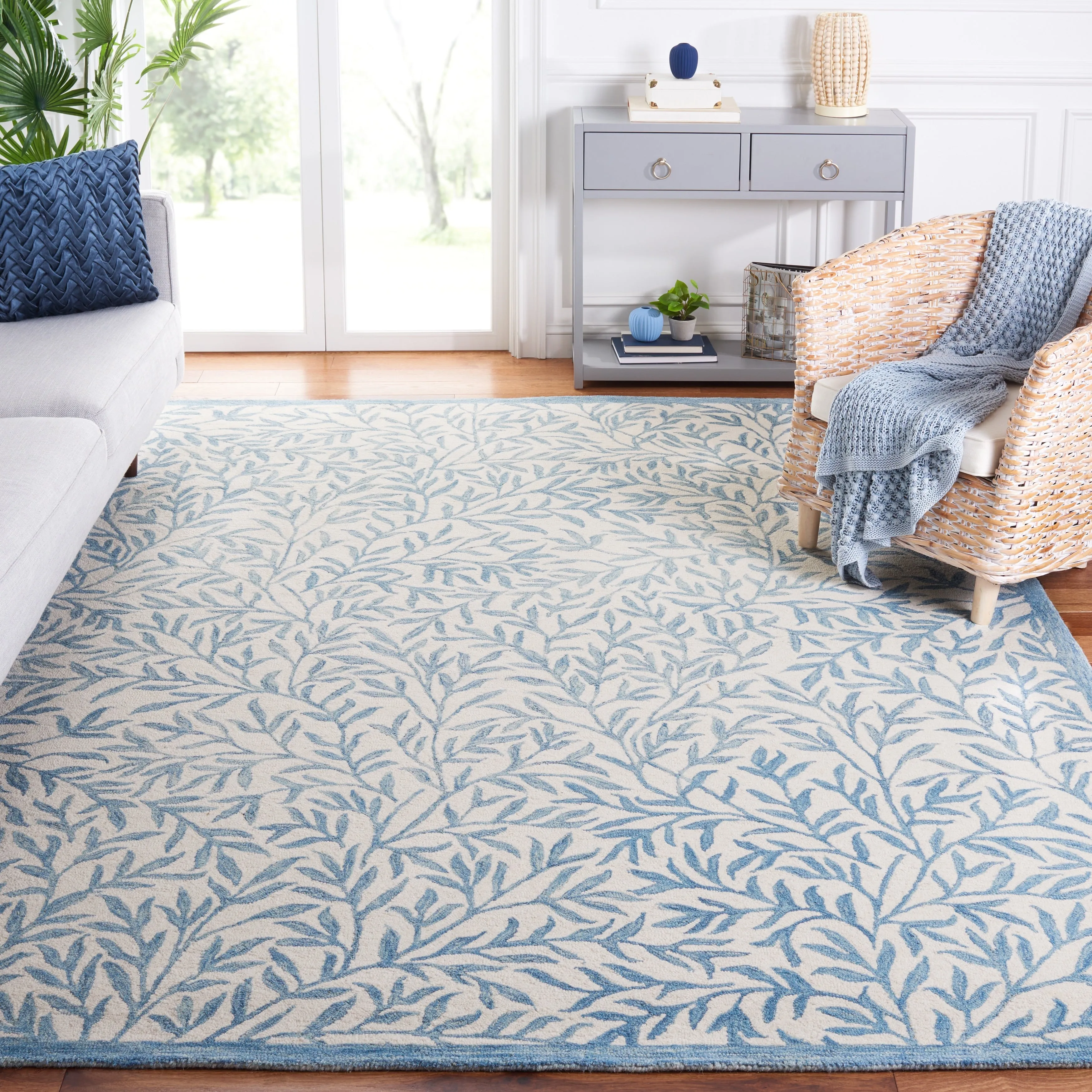 SAFAVIEH Handmade Jardin Mariegret Wool Rug