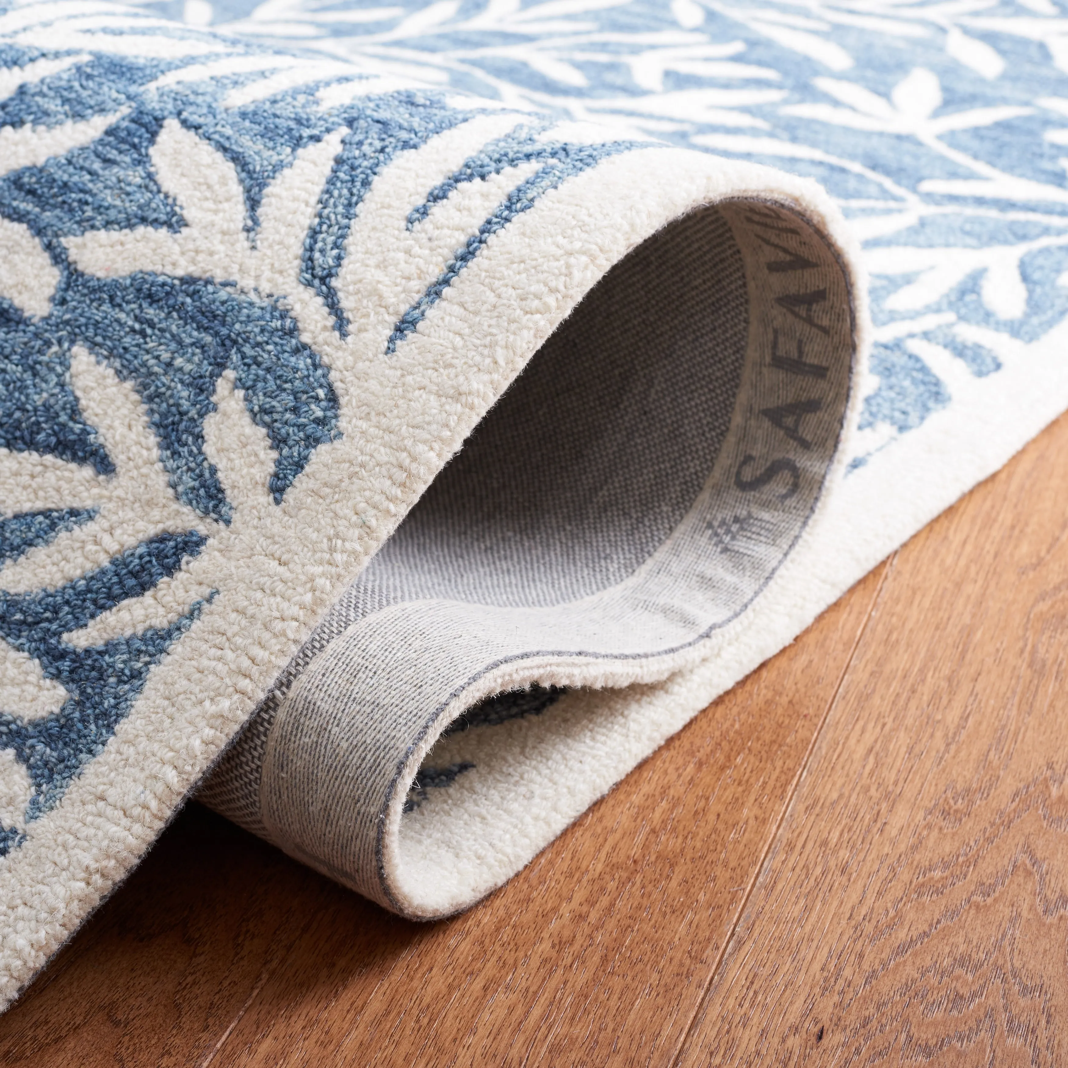 SAFAVIEH Handmade Jardin Mariegret Wool Rug