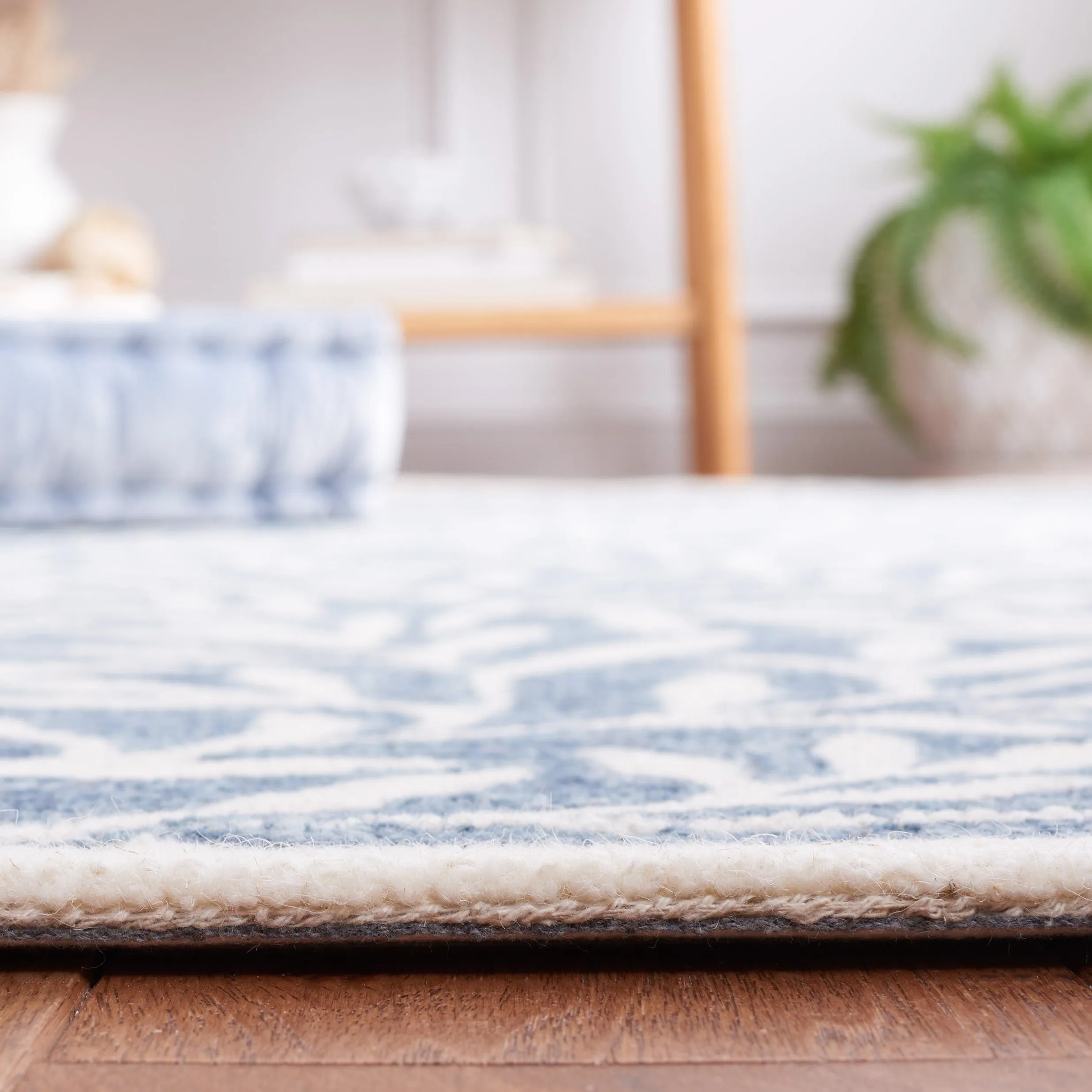 SAFAVIEH Handmade Jardin Mariegret Wool Rug
