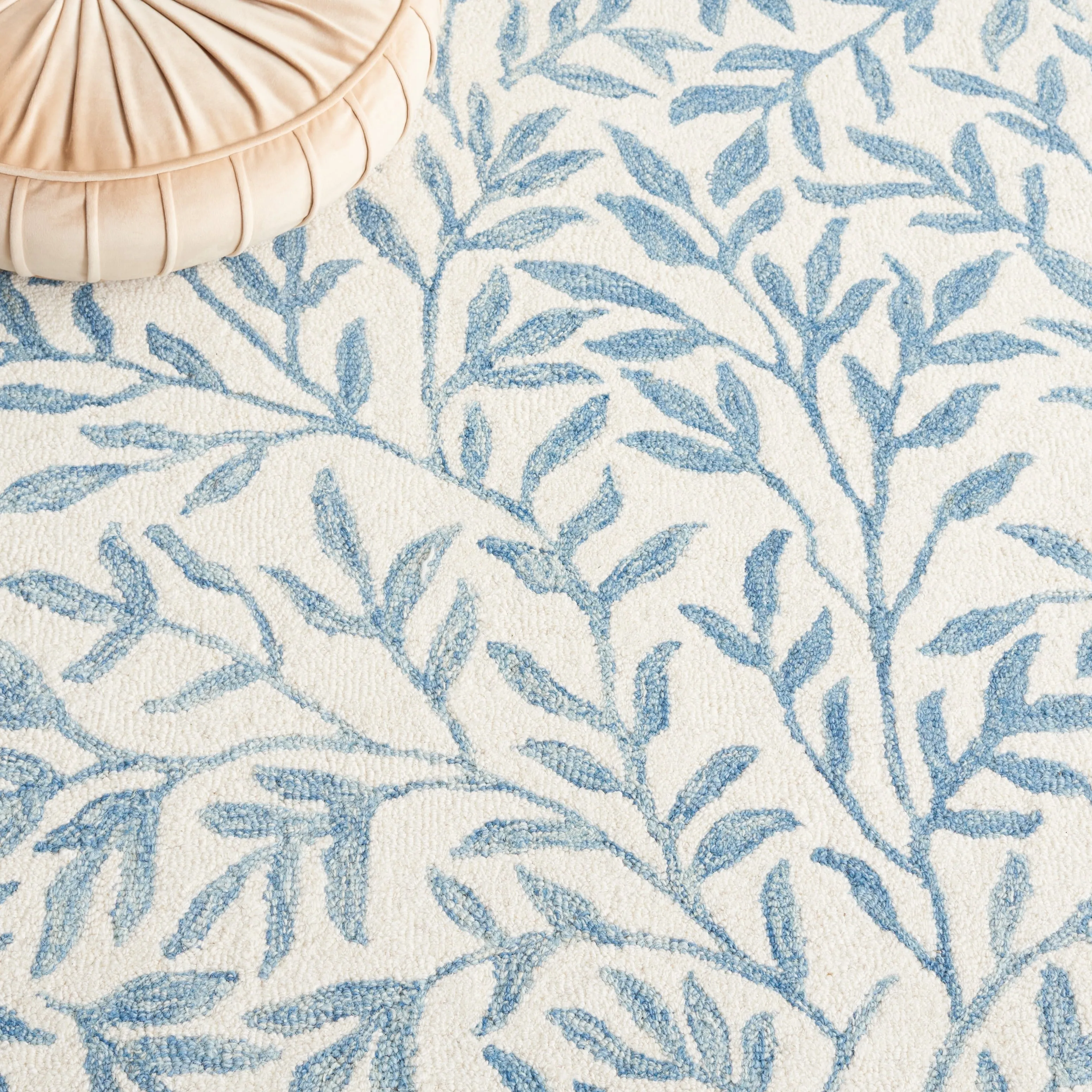 SAFAVIEH Handmade Jardin Mariegret Wool Rug