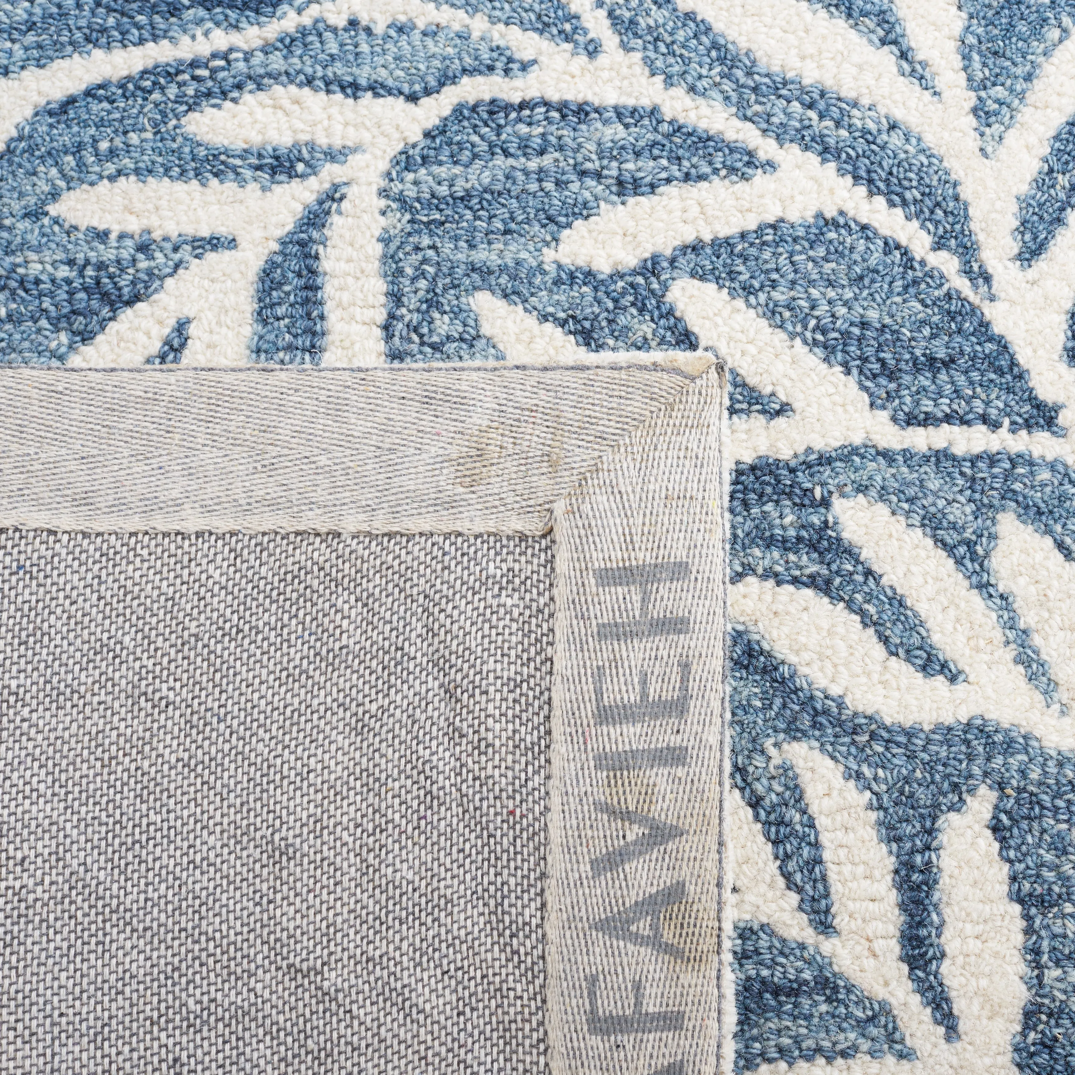 SAFAVIEH Handmade Jardin Mariegret Wool Rug