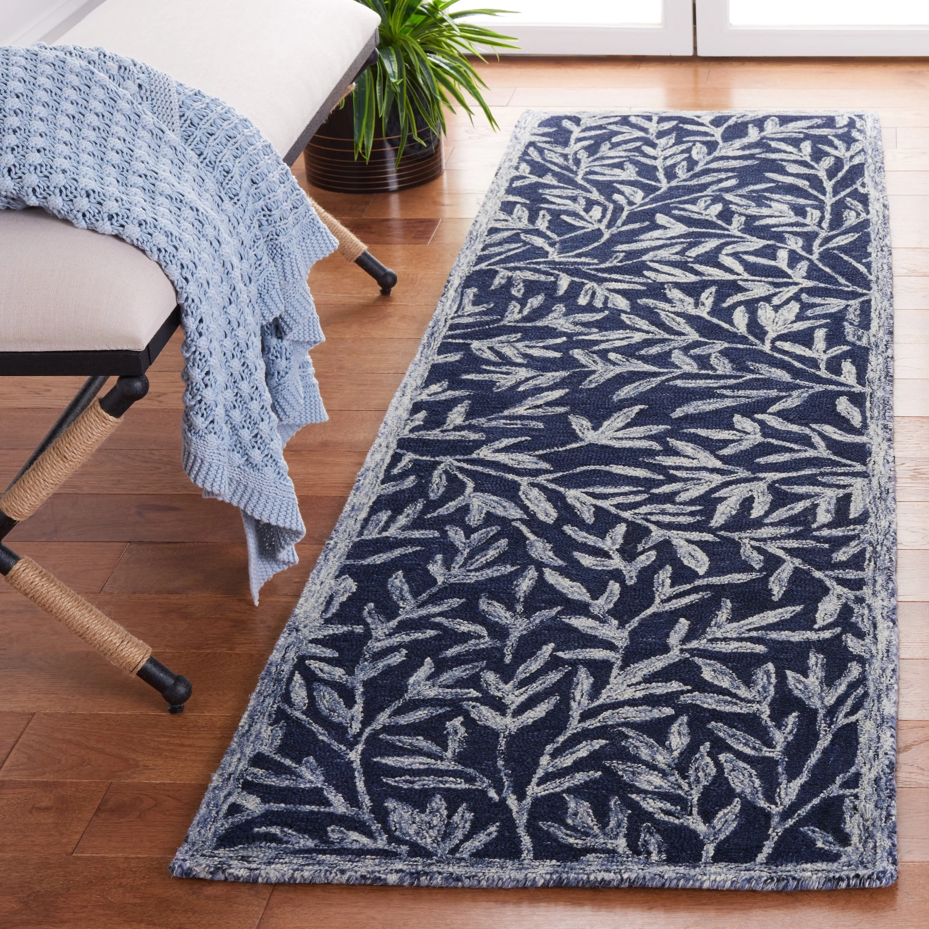 SAFAVIEH Handmade Jardin Mariegret Wool Rug