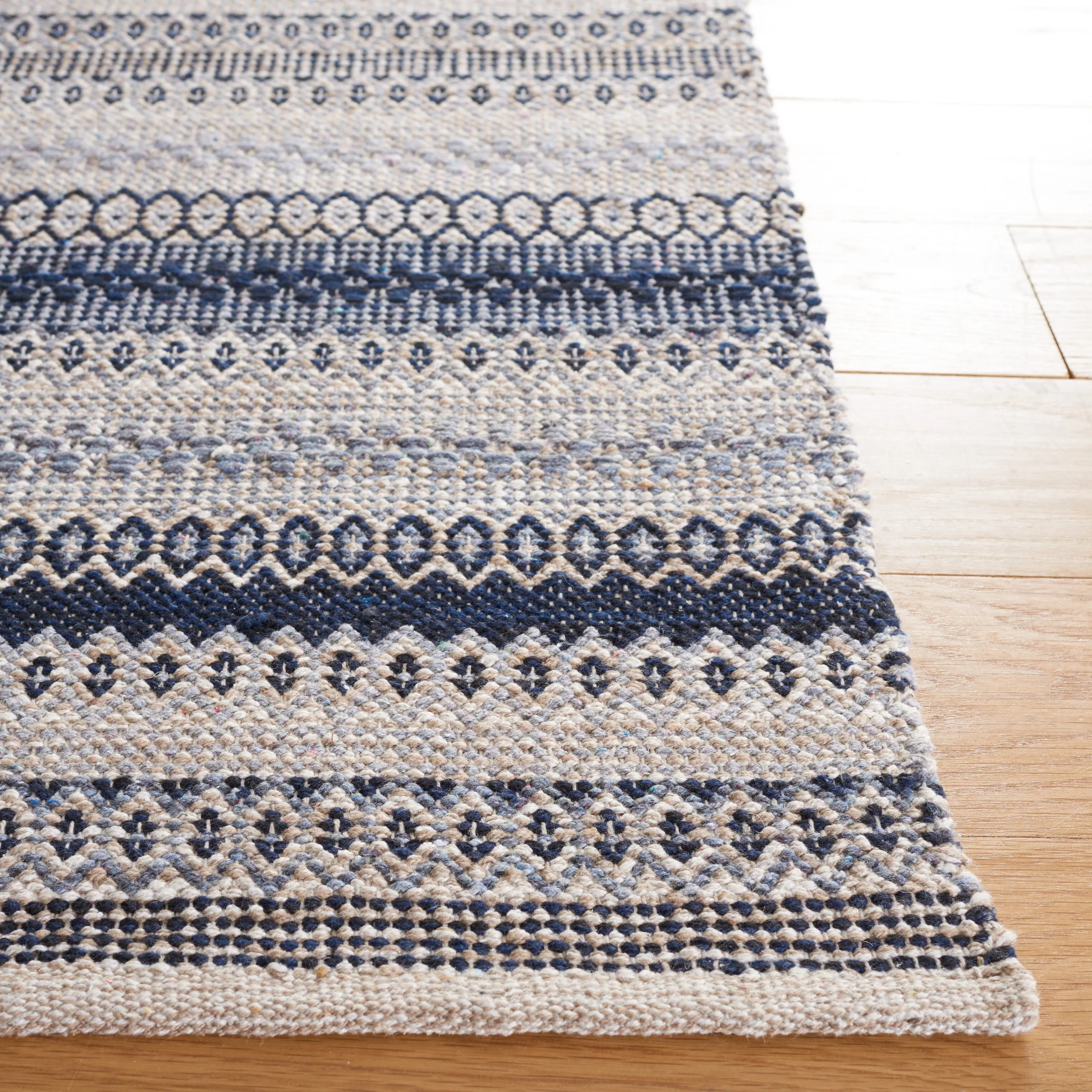 SAFAVIEH Handmade Kilim Vladlena Transitional Rug