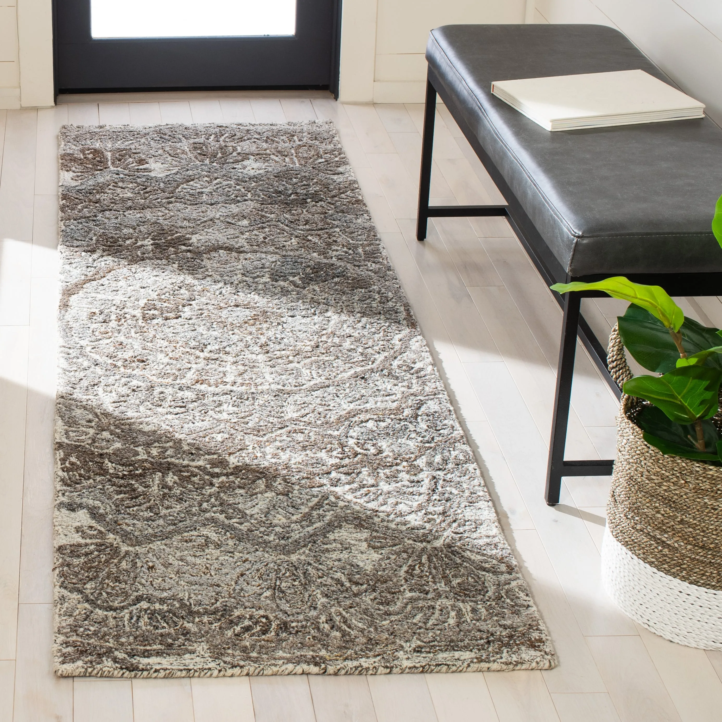 SAFAVIEH Handmade Marquee Carlijn Modern Medallion Wool Rug