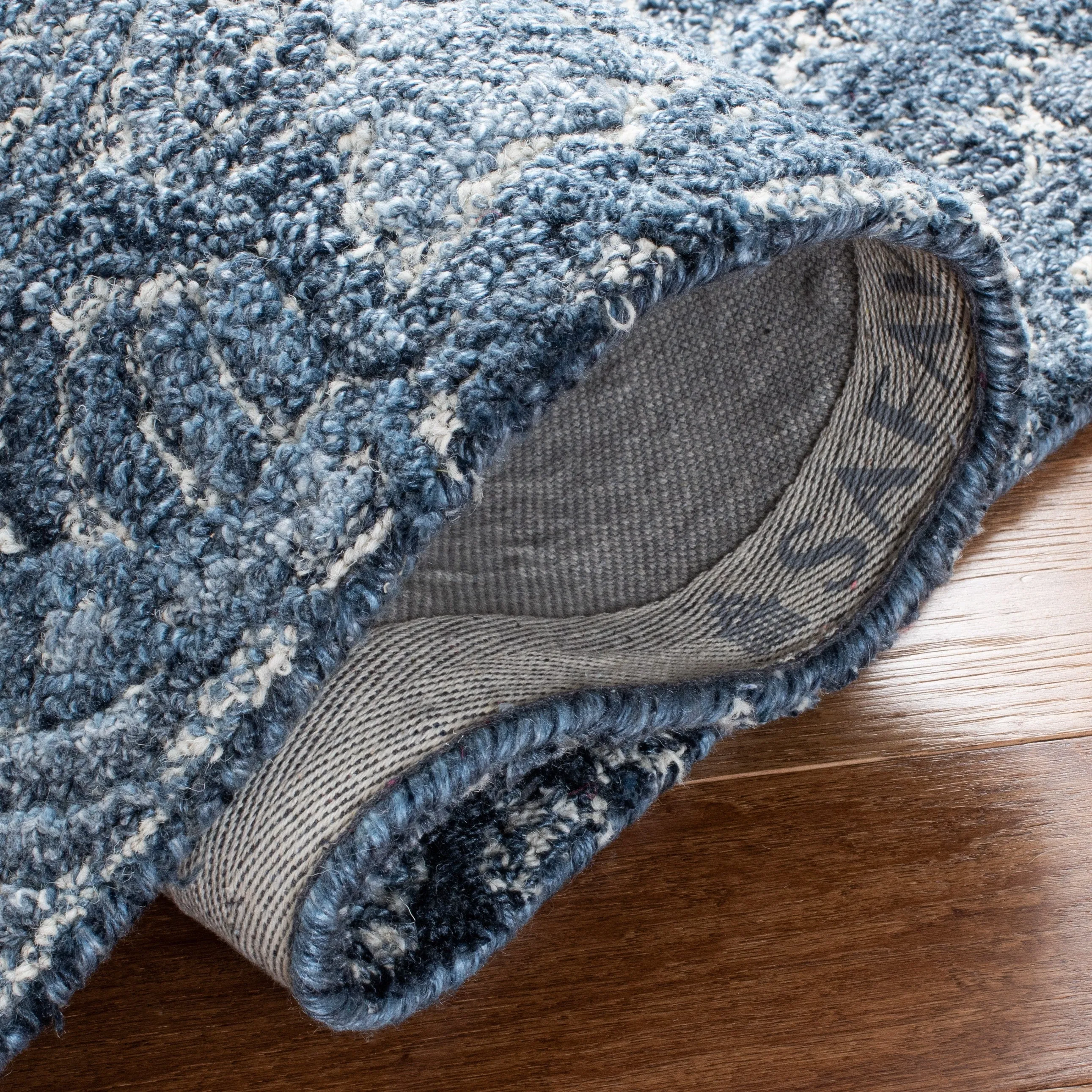 SAFAVIEH Handmade Marquee Carlijn Modern Medallion Wool Rug