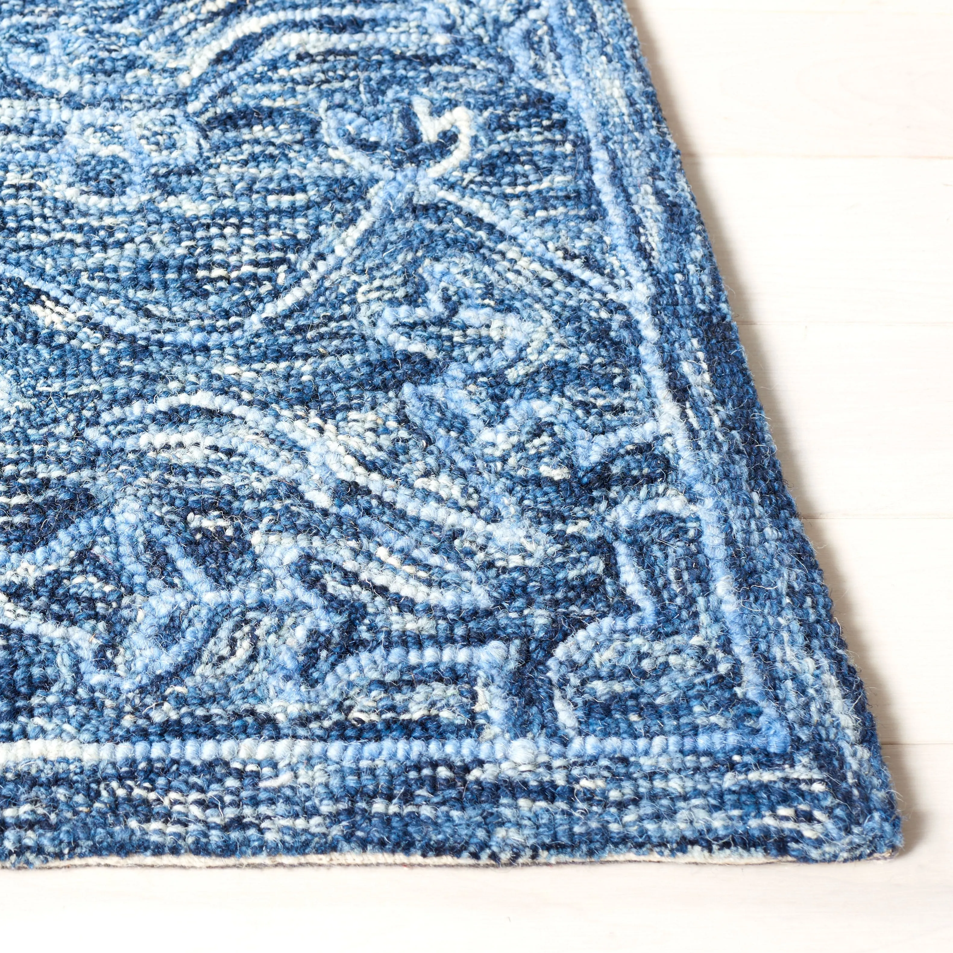 SAFAVIEH Handmade Metro Rabiye French Country Wool Rug