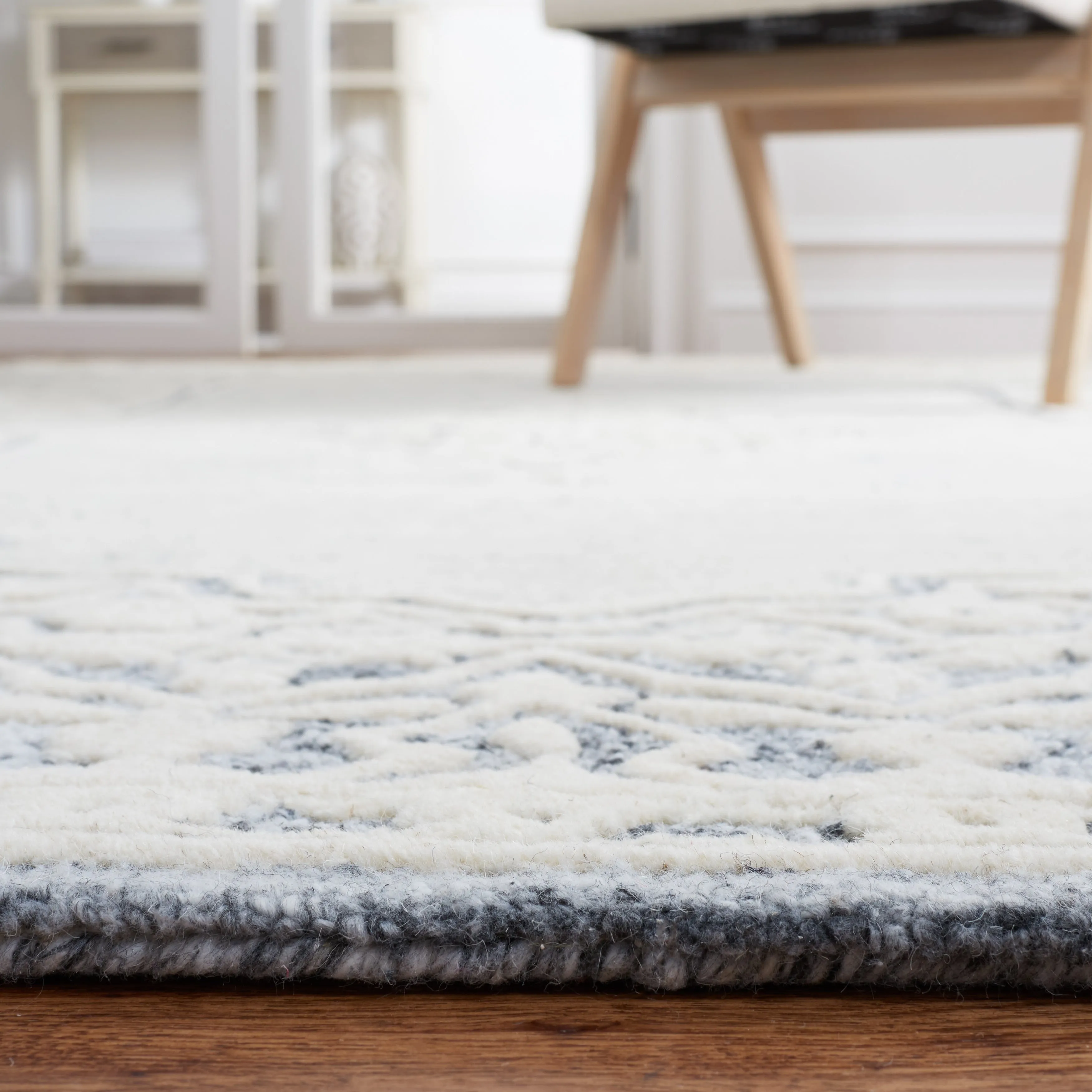 SAFAVIEH Handmade Metro Tallina French Country Wool Rug
