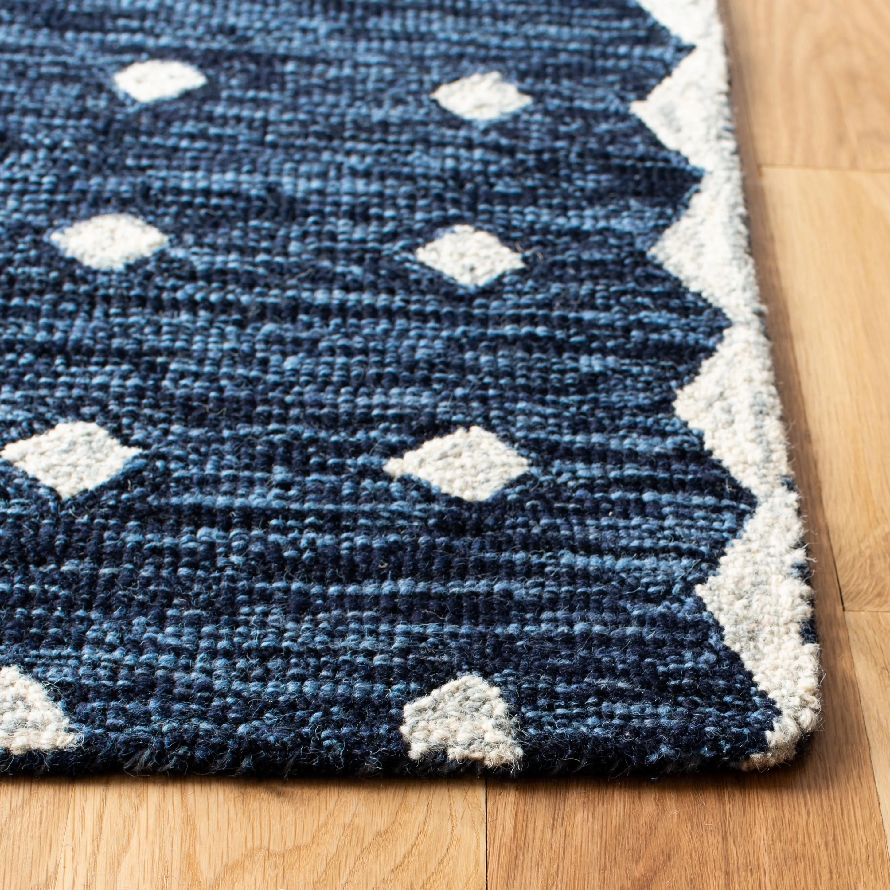 SAFAVIEH Handmade Micro-Loop Crystele Modern Wool Rug