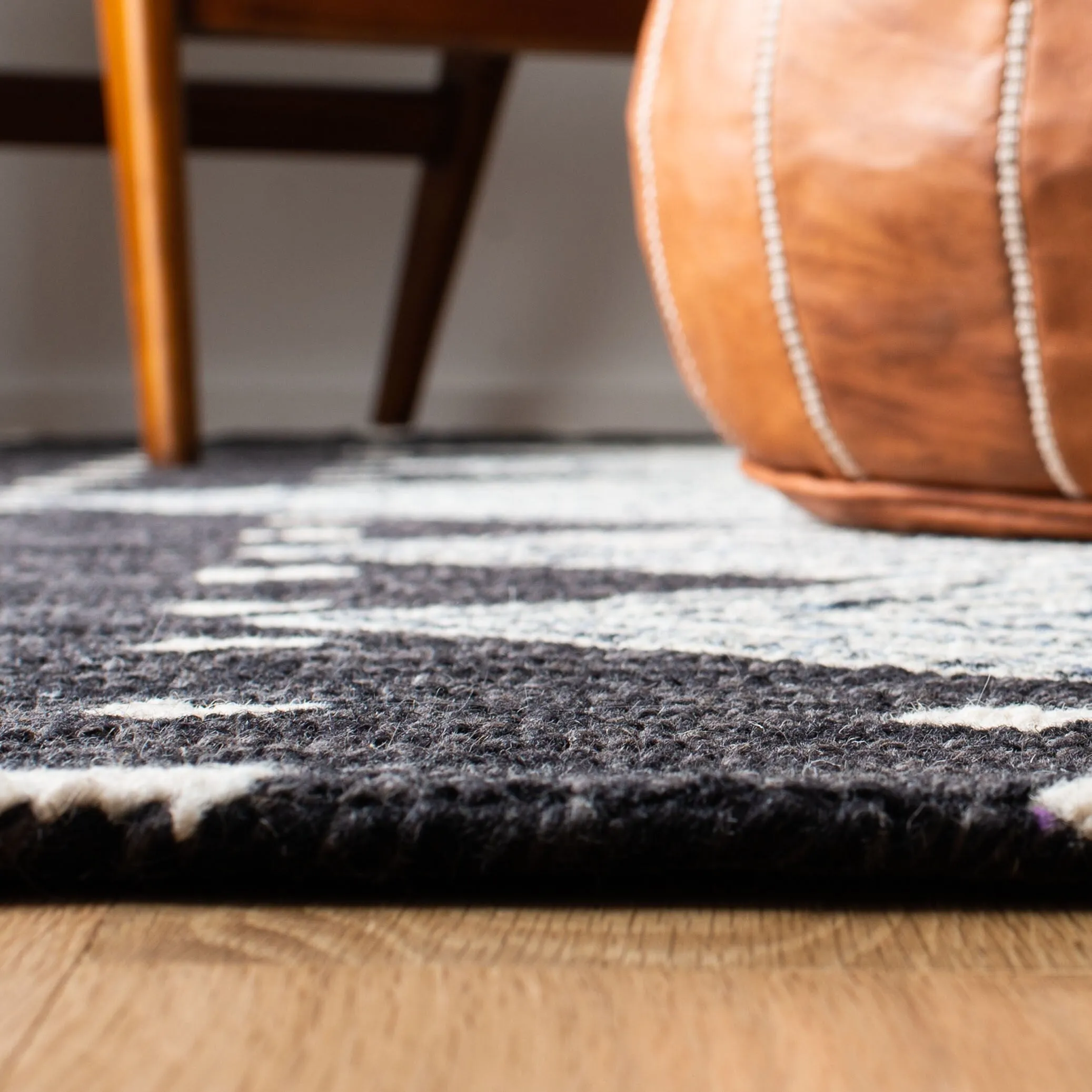 SAFAVIEH Handmade Micro-Loop Crystele Modern Wool Rug